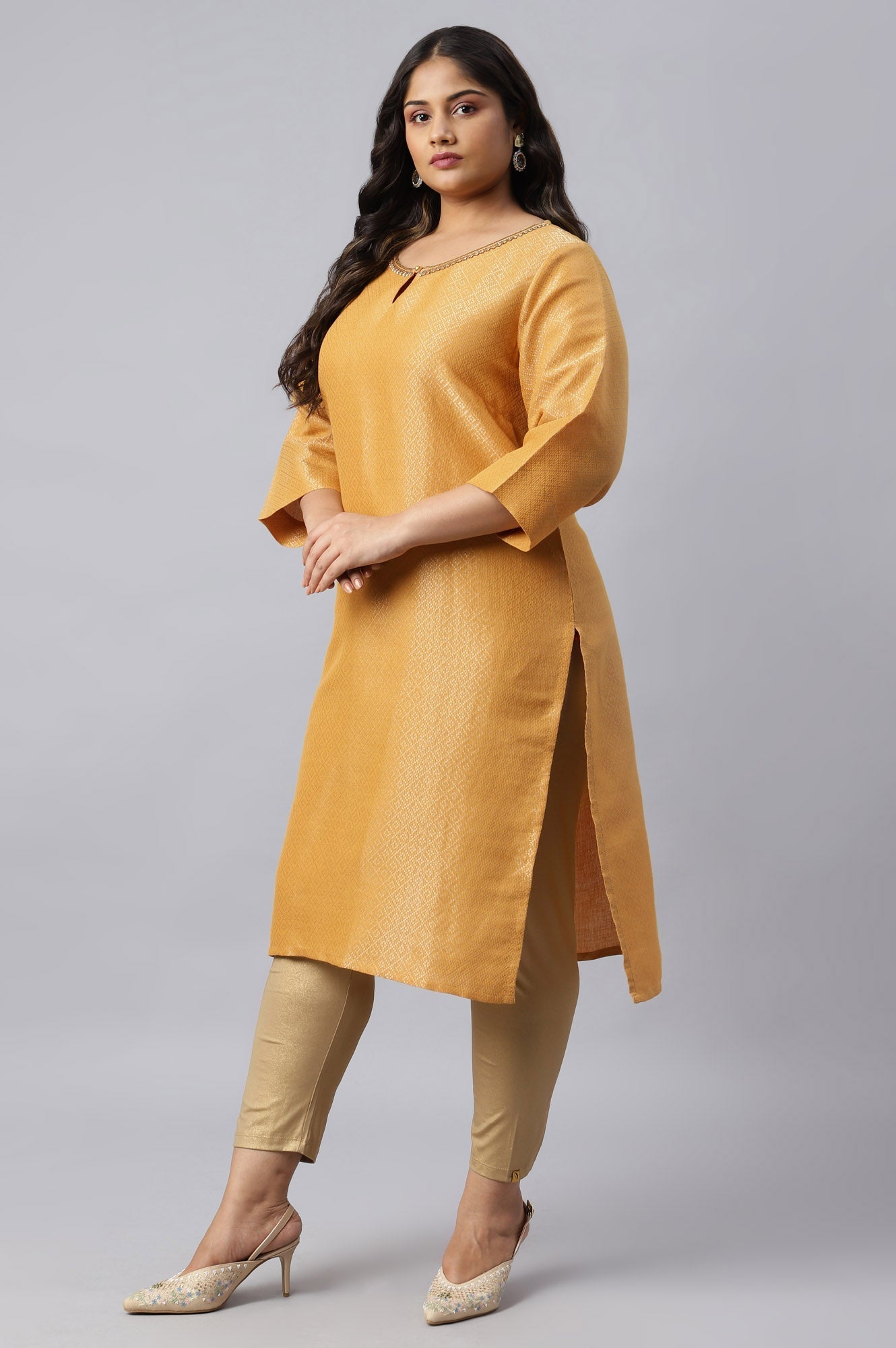 https://cdn.shopify.com/s/files/1/0722/3148/5636/files/22AUW12748G-312683_3_703e3bc1-020e-4e0b-94e1-ab26daa1ff7d.jpg?v=1772276660