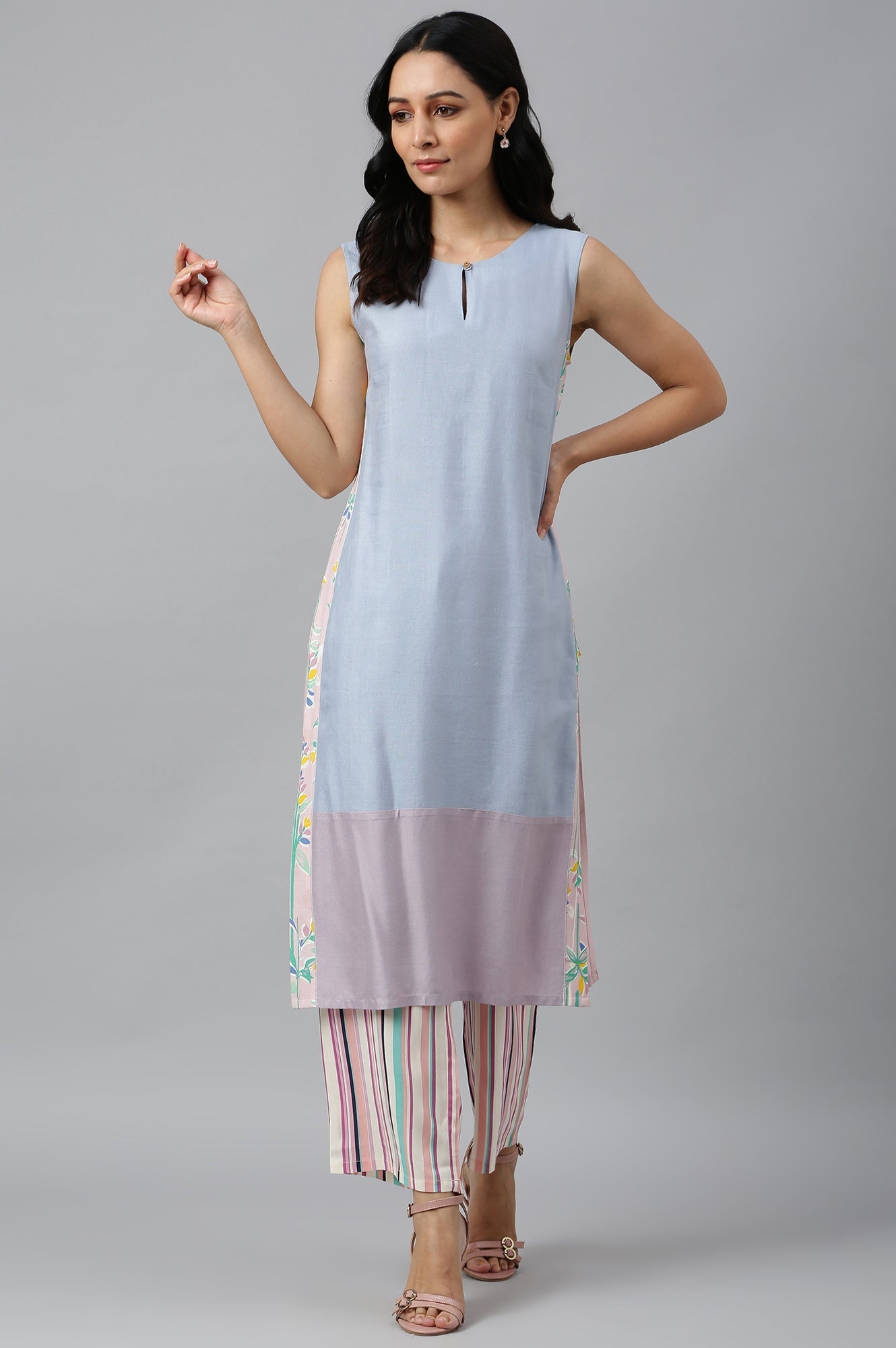 https://cdn.shopify.com/s/files/1/0722/3148/5636/files/22AUW17857-217307_5_4e25a86f-18b5-4a1c-9e5e-190f1c2d8d5d.jpg?v=1760481249