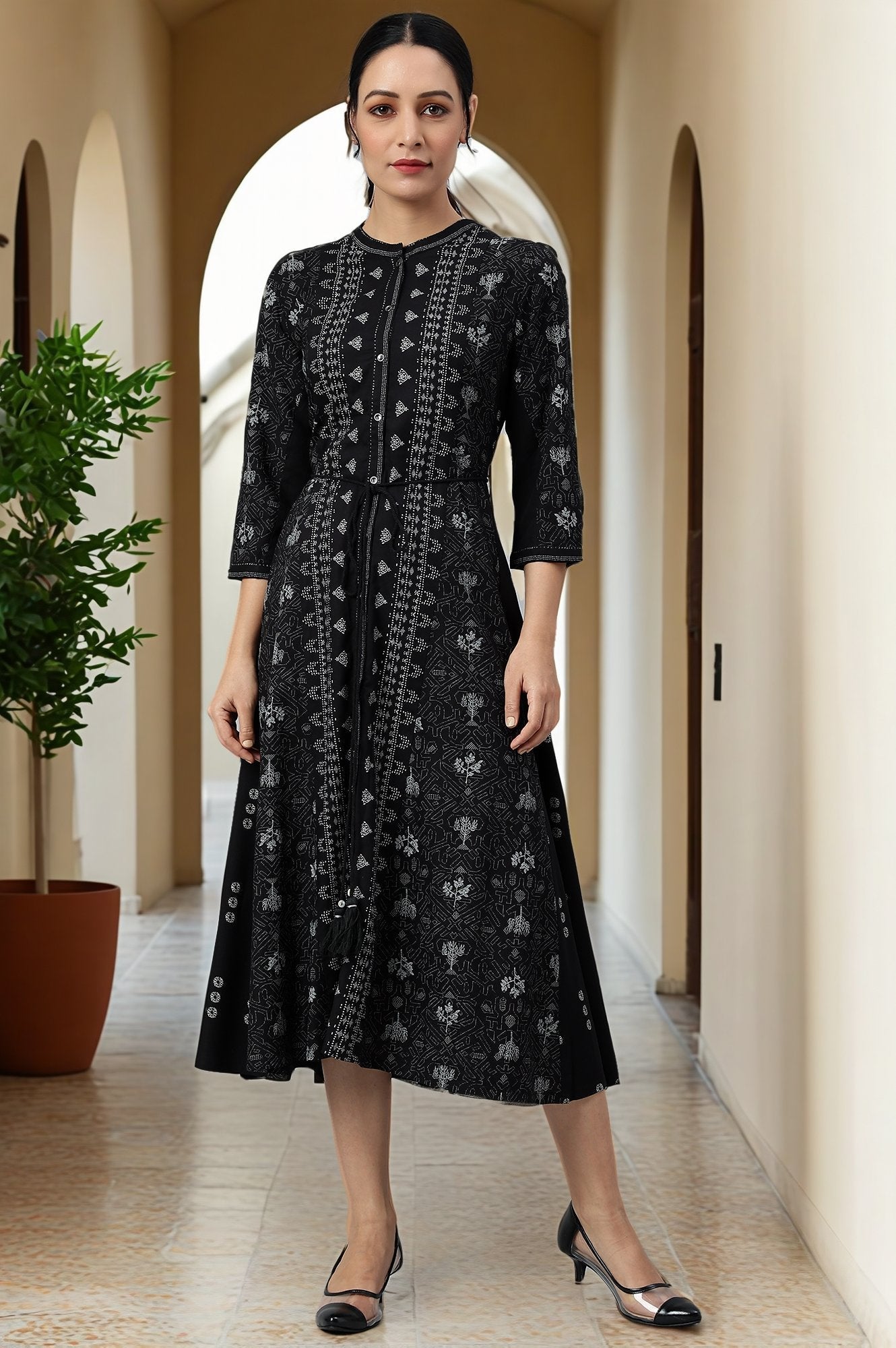 https://cdn.shopify.com/s/files/1/0722/3148/5636/files/22AUW18082-118669.jpg?v=1760598327