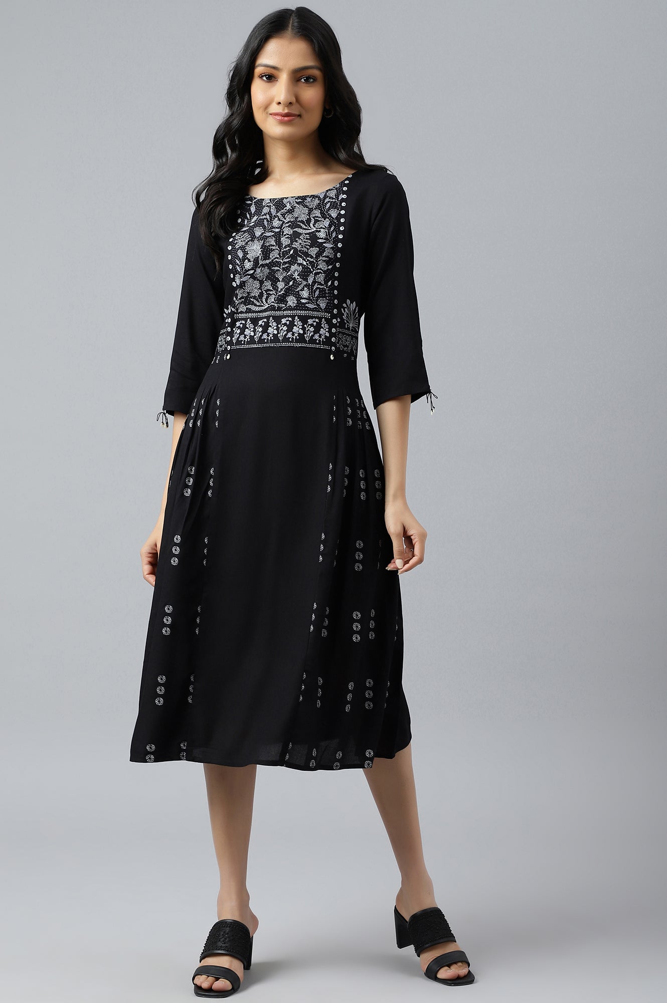 https://cdn.shopify.com/s/files/1/0722/3148/5636/files/22AUW18099-118633_5_461bc3d4-a378-496f-92f9-e2f66cc3604a.jpg?v=1772276797