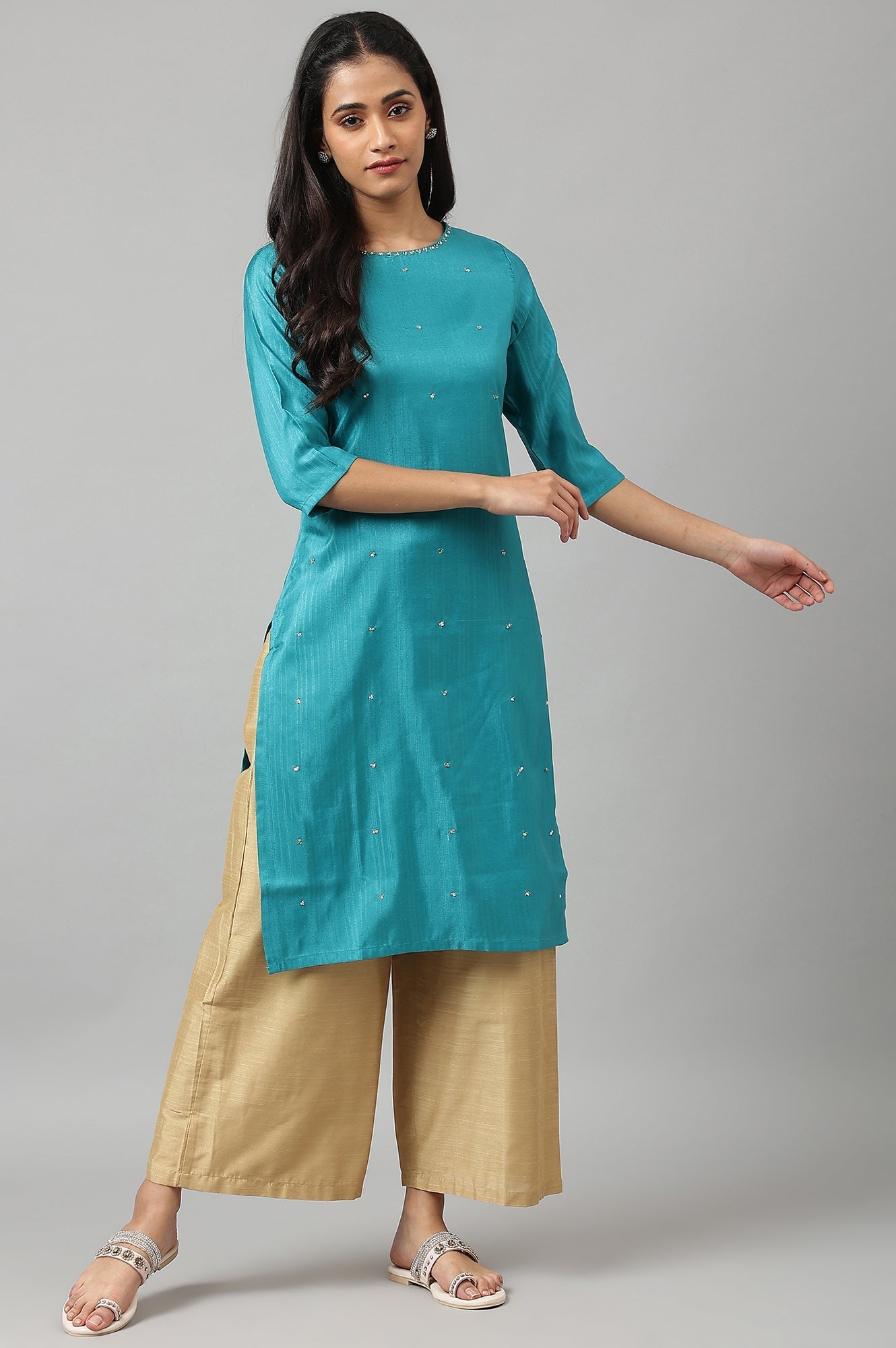 https://cdn.shopify.com/s/files/1/0722/3148/5636/files/22AUW18306-218210_1_5f0015c7-613e-400c-af63-e372fbbd49bb.jpg?v=1772276584
