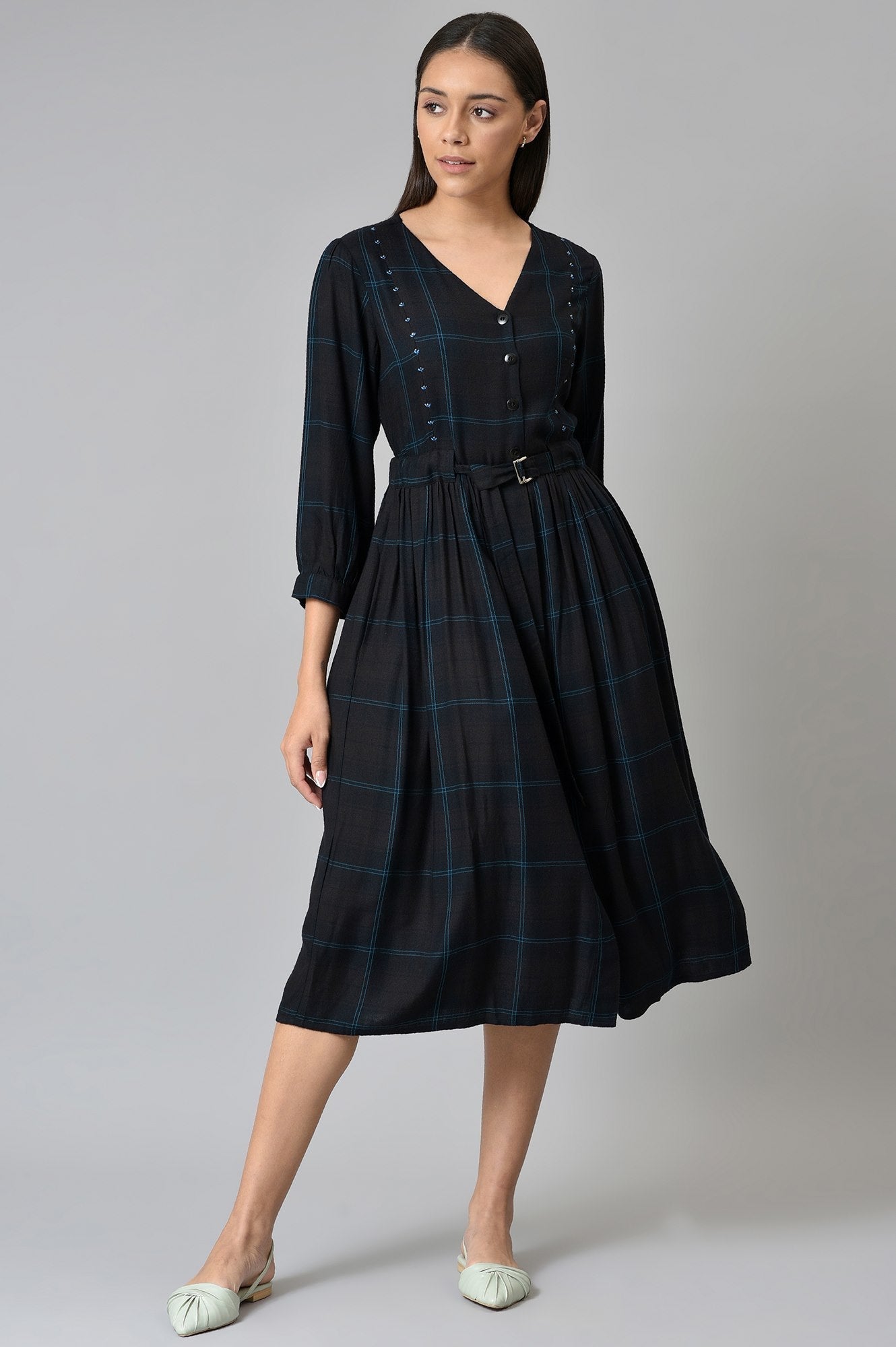https://cdn.shopify.com/s/files/1/0722/3148/5636/files/22AUW18390-830199_5_43f08718-5448-4e9f-ac7e-b0c6afdaaa7d.jpg?v=1760479809
