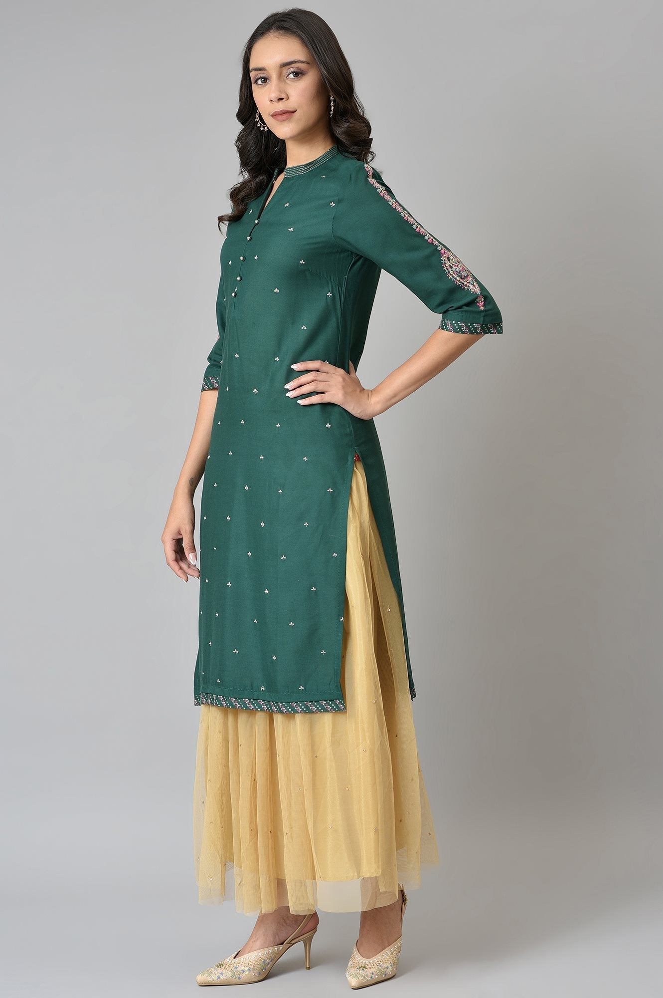 https://cdn.shopify.com/s/files/1/0722/3148/5636/files/22AUW18410-218247_3_ca9c4e3a-dae3-469f-b7b7-cc7e557787de.jpg?v=1760481429