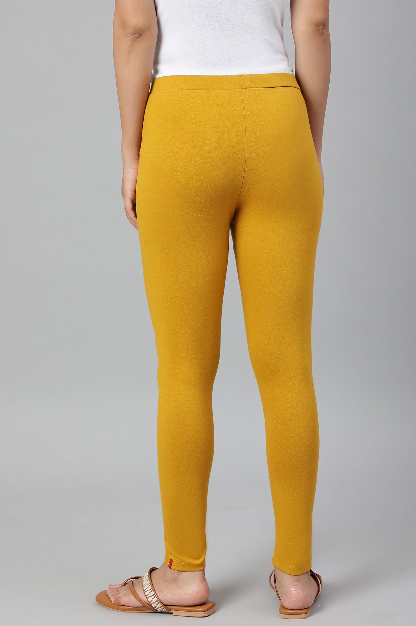 https://cdn.shopify.com/s/files/1/0722/3148/5636/files/22AUW60105-217515_4_eb739700-d0eb-4362-9233-e4e7780c29ac.jpg?v=1760603267