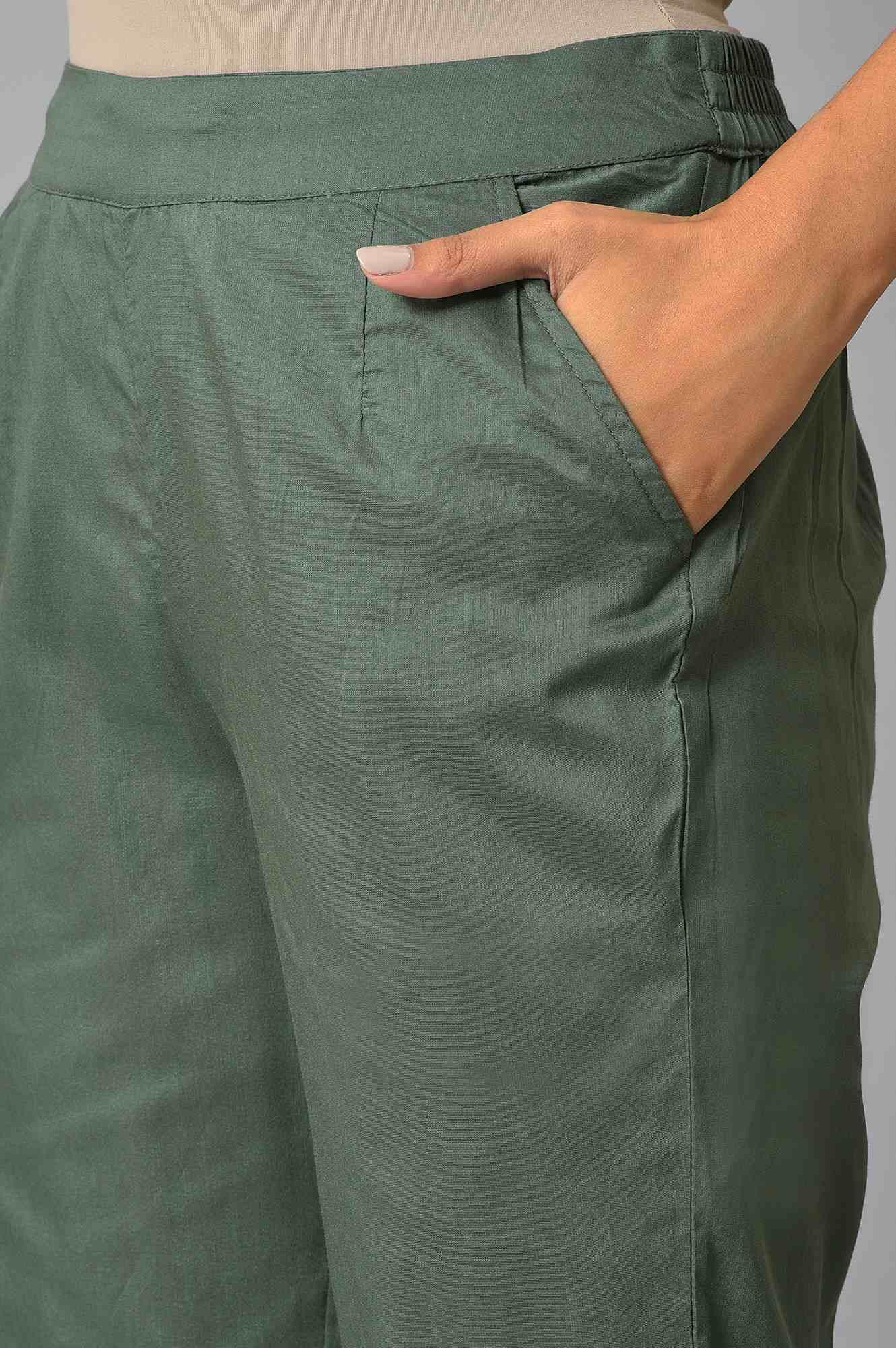 https://cdn.shopify.com/s/files/1/0722/3148/5636/files/22AUW61864-214887_7_157eeb02-e8a9-414f-a207-d8cfd656ce11.jpg?v=1760458415