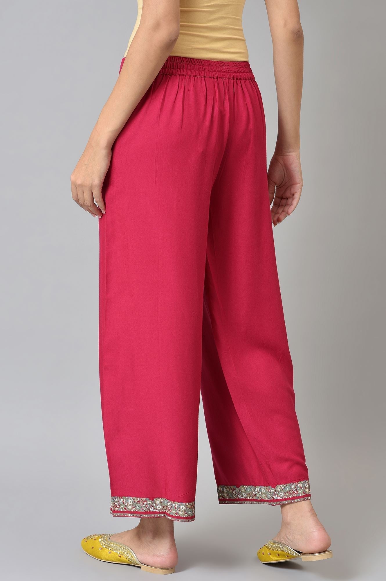 https://cdn.shopify.com/s/files/1/0722/3148/5636/files/22AUW62107-217912_2_2bdc8d5e-c208-4ef5-9ca4-bd2188611194.jpg?v=1760478117
