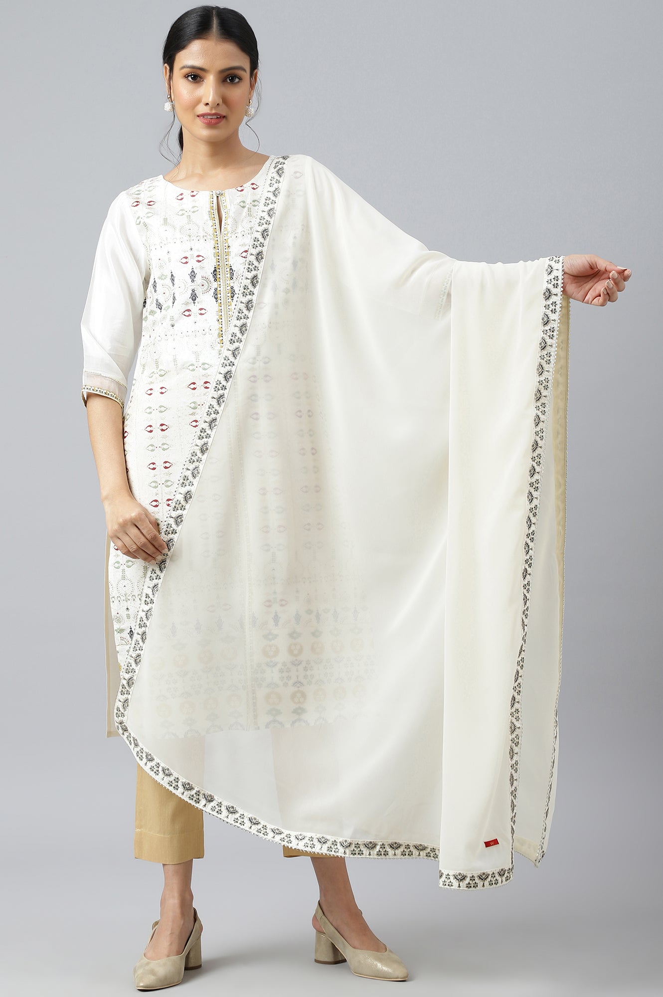 https://cdn.shopify.com/s/files/1/0722/3148/5636/files/22AUW81378-216859_1_da732a8d-da02-40ba-9f1f-23e69e52522e.jpg?v=1760600477