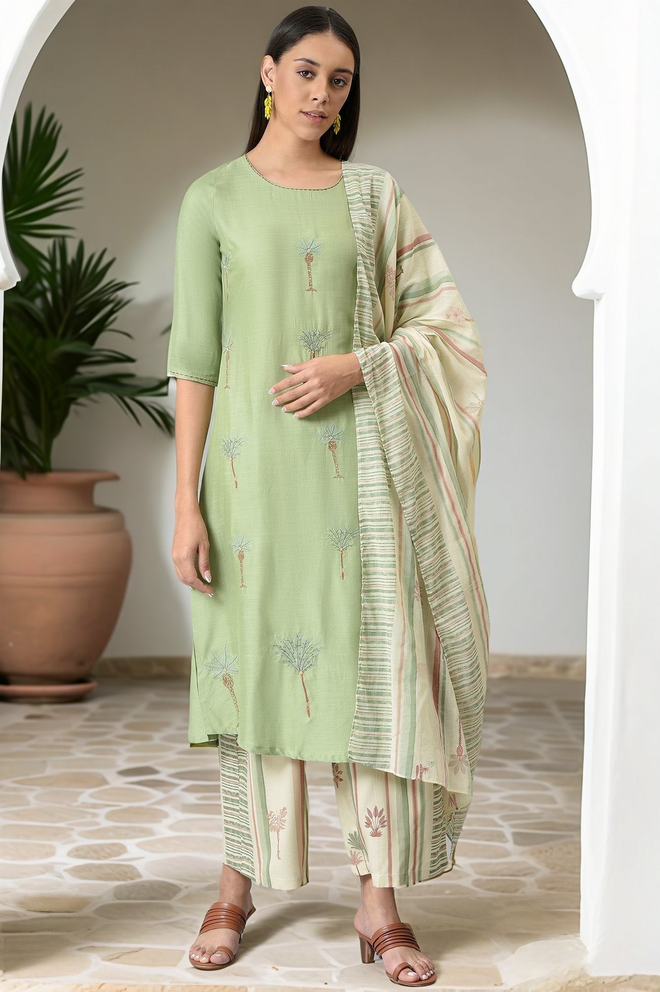 https://cdn.shopify.com/s/files/1/0722/3148/5636/files/22AUWS17846-217275.jpg?v=1760602148