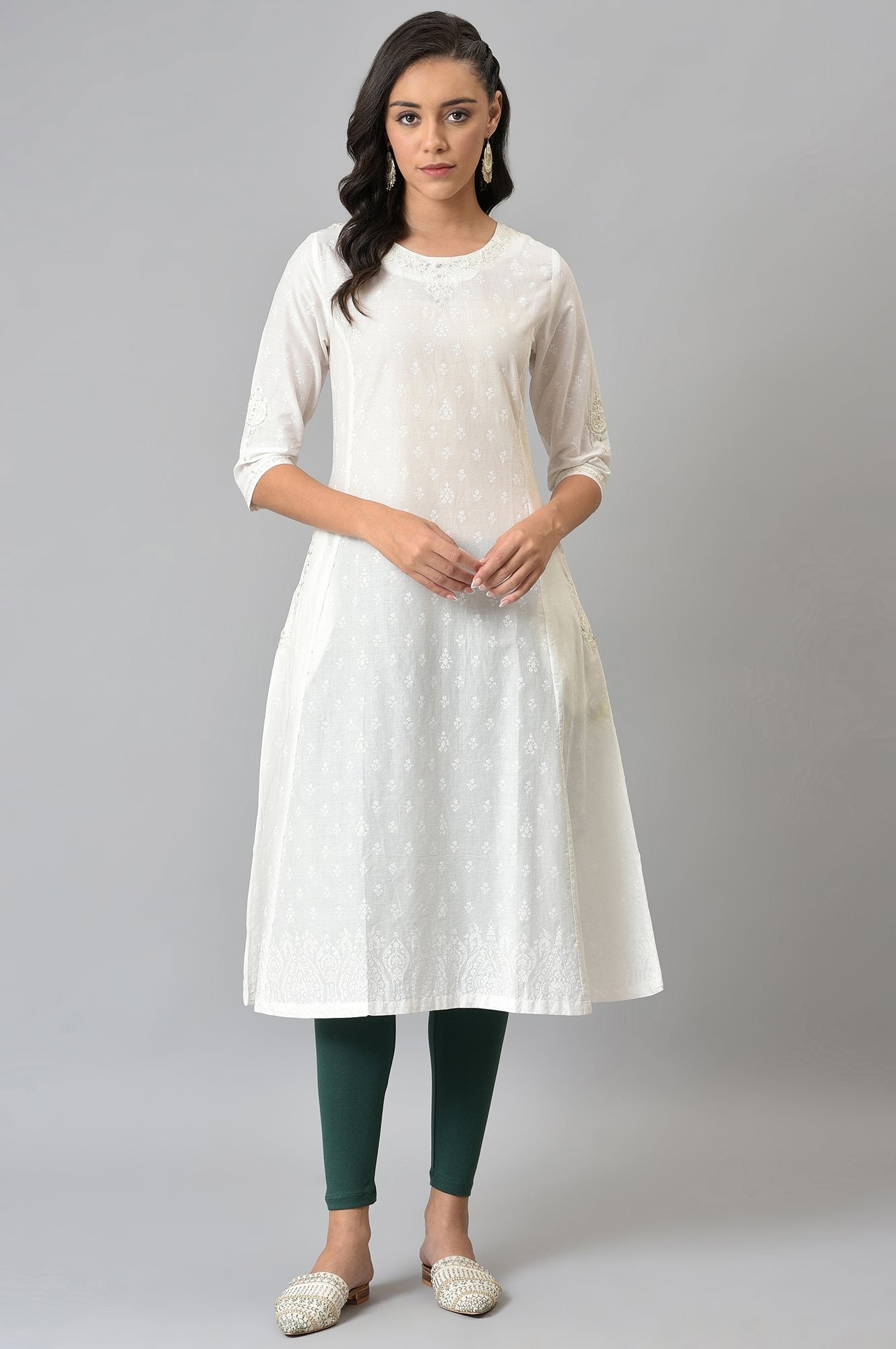 https://cdn.shopify.com/s/files/1/0722/3148/5636/files/22FEW14796-116333_1_d5a9e5cf-db63-486f-a760-d96d36ddcf38.jpg?v=1760481898