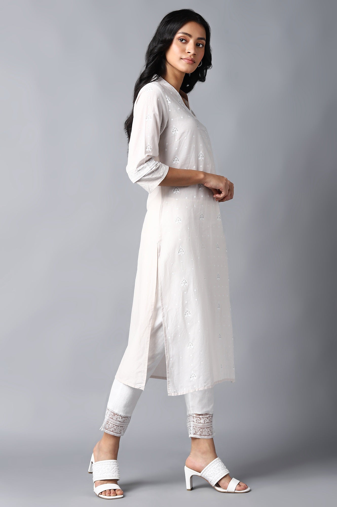 https://cdn.shopify.com/s/files/1/0722/3148/5636/files/22FEW14797-116322_4_a751dfab-4812-4eee-8ffb-6280a0e94c05.jpg?v=1760477112