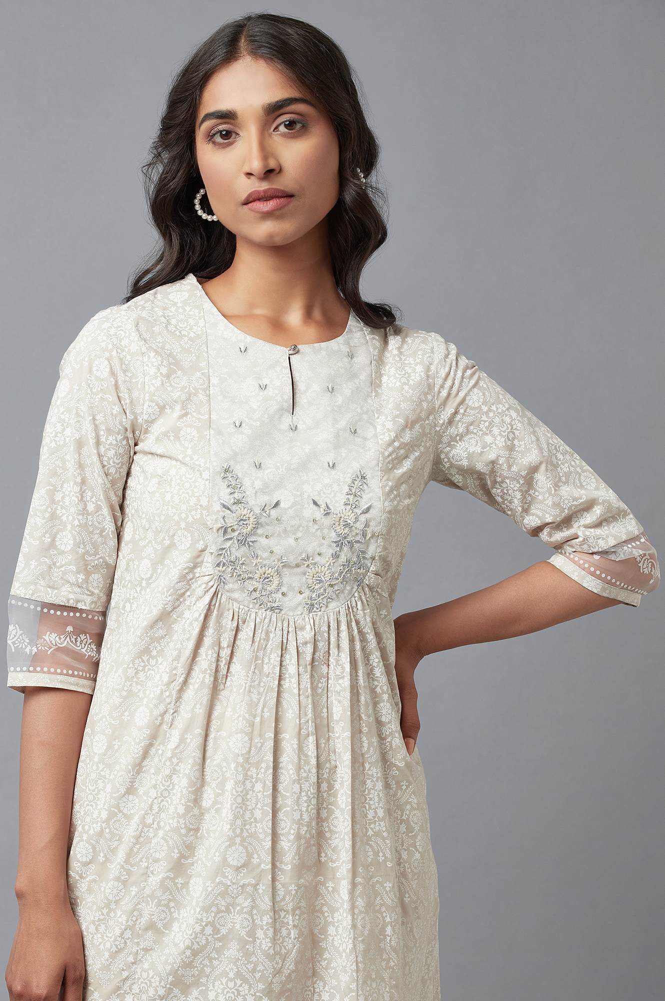 https://cdn.shopify.com/s/files/1/0722/3148/5636/files/22FEW15825-117461_6_030b7ea7-dc0d-4f61-b84e-128c17e157e4.jpg?v=1760482358