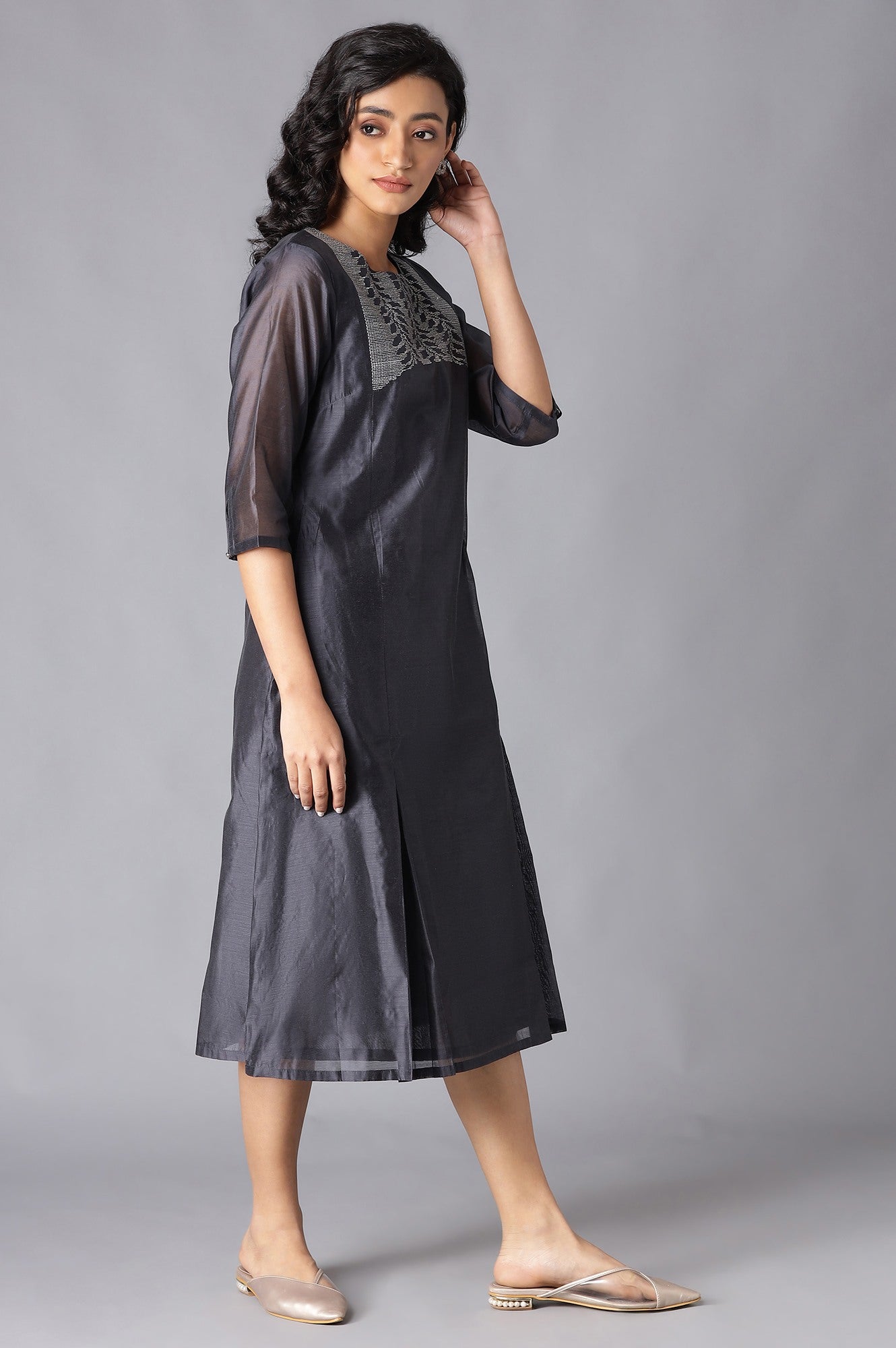 https://cdn.shopify.com/s/files/1/0722/3148/5636/files/22FEW17284-216662_4_ad6456db-2d08-4a6d-9d9a-c99174e9a6aa.jpg?v=1760482202