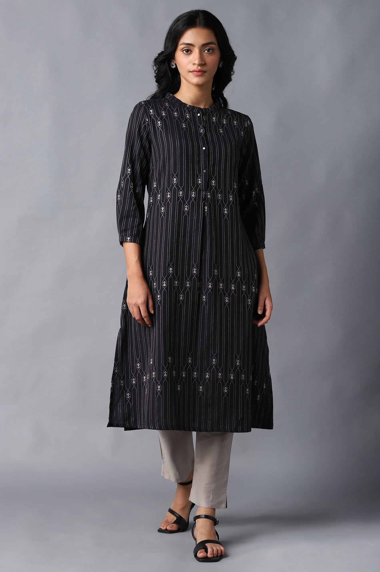 https://cdn.shopify.com/s/files/1/0722/3148/5636/files/22FEW17321-312249_1_8f95f4ea-6fab-4d14-80d8-2e9d4c1c282d.jpg?v=1760478530