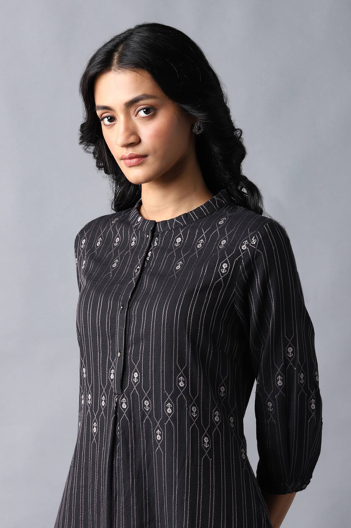 https://cdn.shopify.com/s/files/1/0722/3148/5636/files/22FEW17321-312249_6_7257dcea-2b53-4f8d-bfb4-ea771bd711e5.jpg?v=1760478530