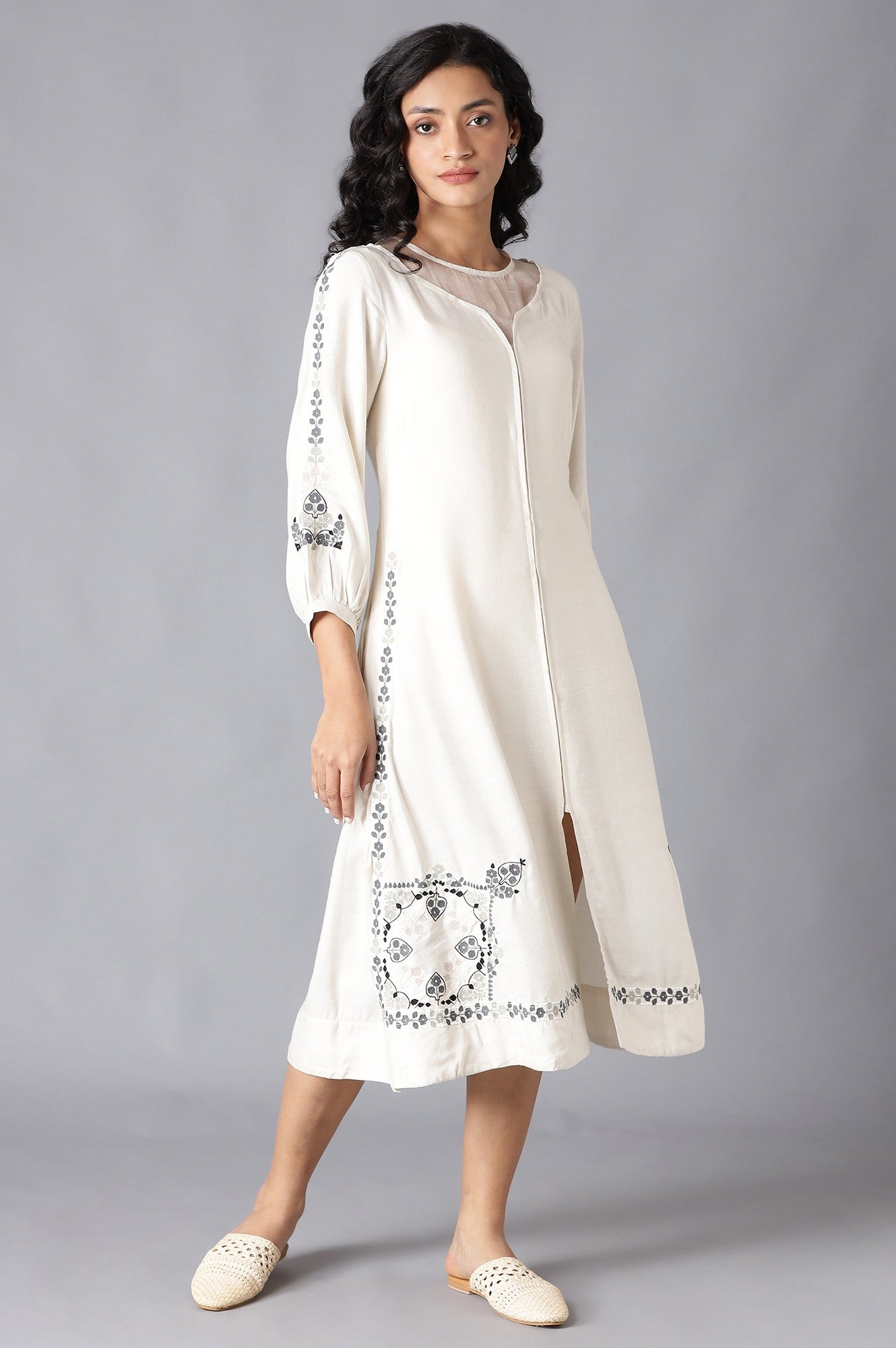 https://cdn.shopify.com/s/files/1/0722/3148/5636/files/22FEW17328-216903_1_2de631e2-6432-4c1f-af93-032ddcb3b6e5.jpg?v=1760482069