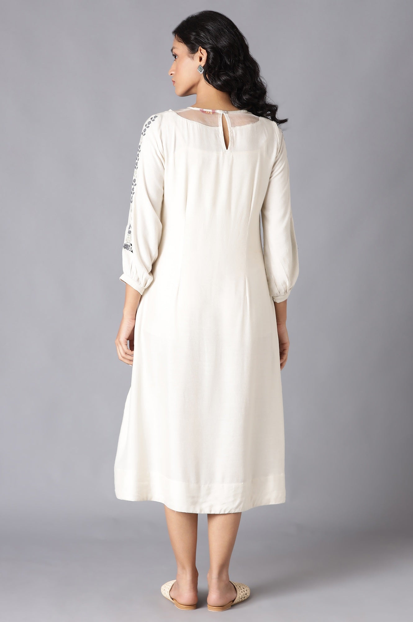 https://cdn.shopify.com/s/files/1/0722/3148/5636/files/22FEW17328-216903_2_2c441951-9d60-4de2-aece-af69b4f736c1.jpg?v=1760482069