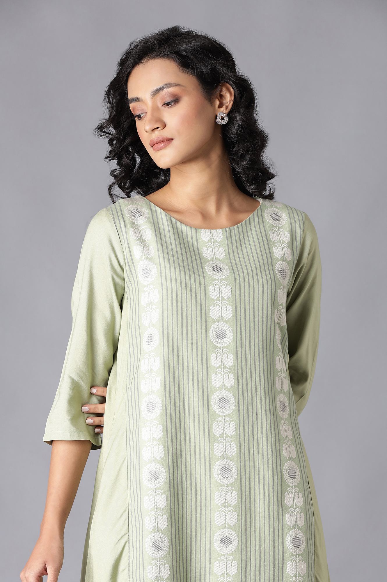 https://cdn.shopify.com/s/files/1/0722/3148/5636/files/22FEW17332-312251_6_733ad710-8f2d-4c76-ae7f-cef04b6d8c98.jpg?v=1760479594