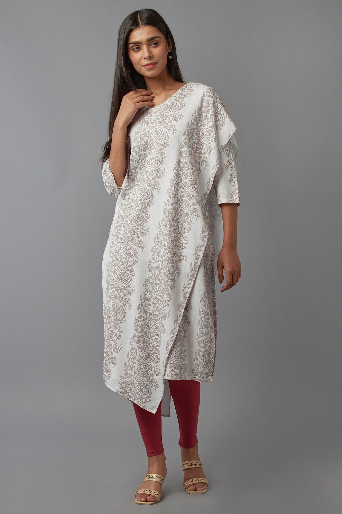 https://cdn.shopify.com/s/files/1/0722/3148/5636/files/22FEW17383-117987_1_5f0d420a-9633-4f78-8a5e-d3f733bb53cd.jpg?v=1760482530