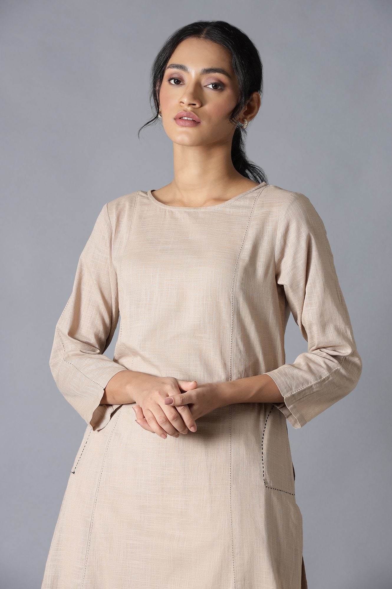 https://cdn.shopify.com/s/files/1/0722/3148/5636/files/22FEW17402-216986_6_e35cd4c0-172f-44fc-b061-2be404b76f61.jpg?v=1760480129
