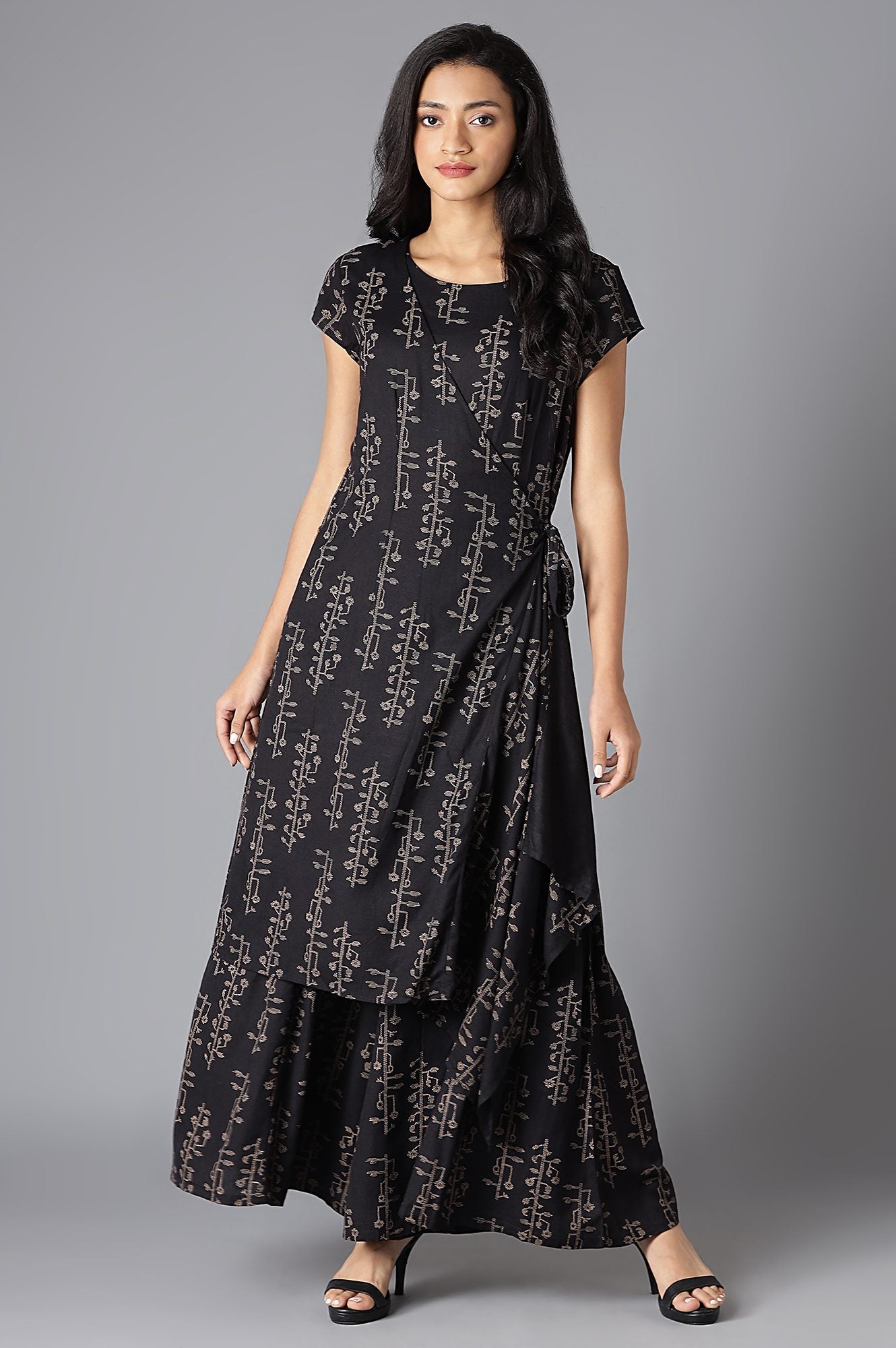 https://cdn.shopify.com/s/files/1/0722/3148/5636/files/22FEW17403-117980_1_2f96e5f4-1ee8-4752-80ef-b295ef0ee89b.jpg?v=1760480713