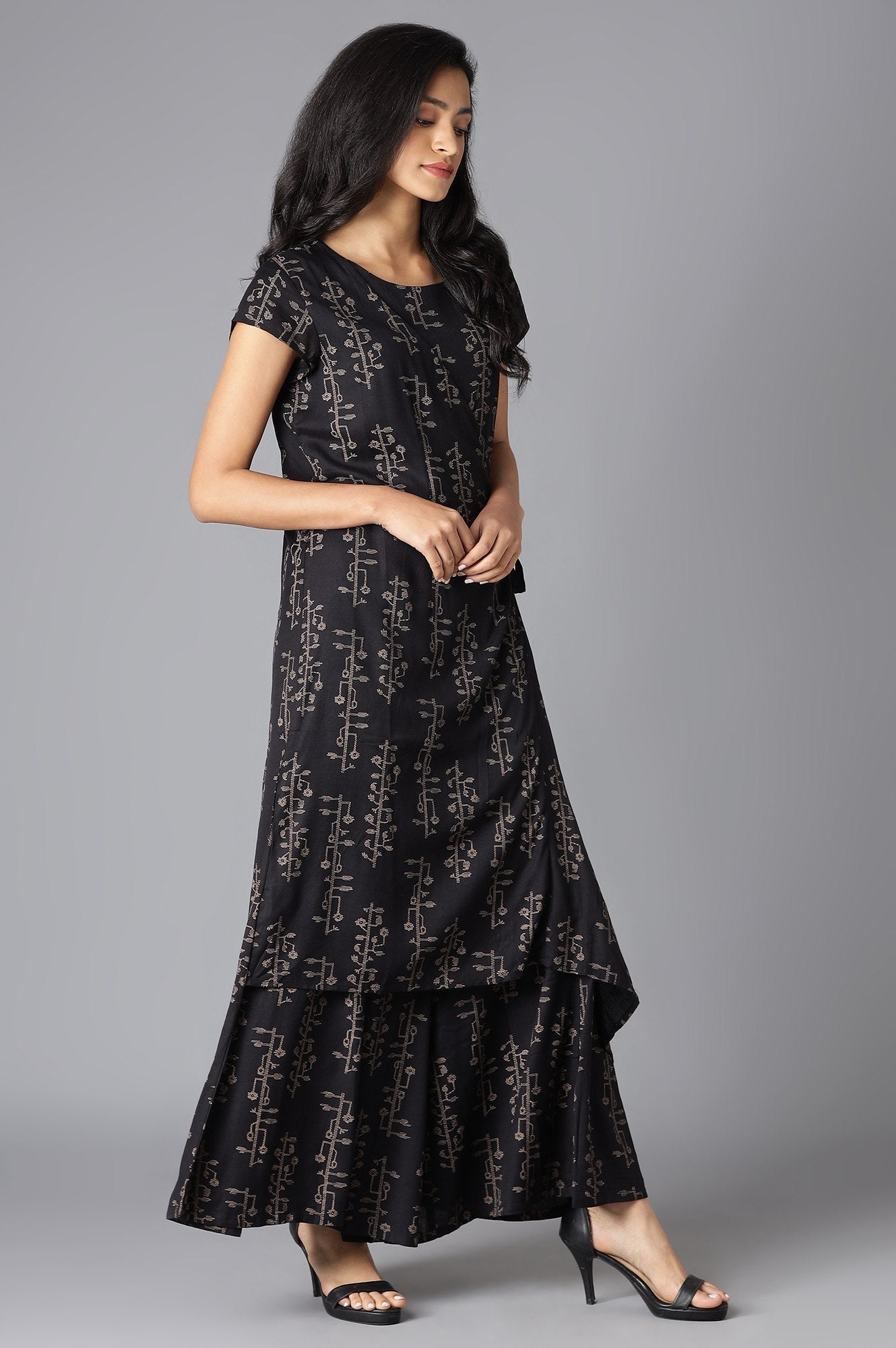 https://cdn.shopify.com/s/files/1/0722/3148/5636/files/22FEW17403-117980_4_e9fa7bbd-723d-4e15-b5fc-5bf4436d8bb3.jpg?v=1760480713