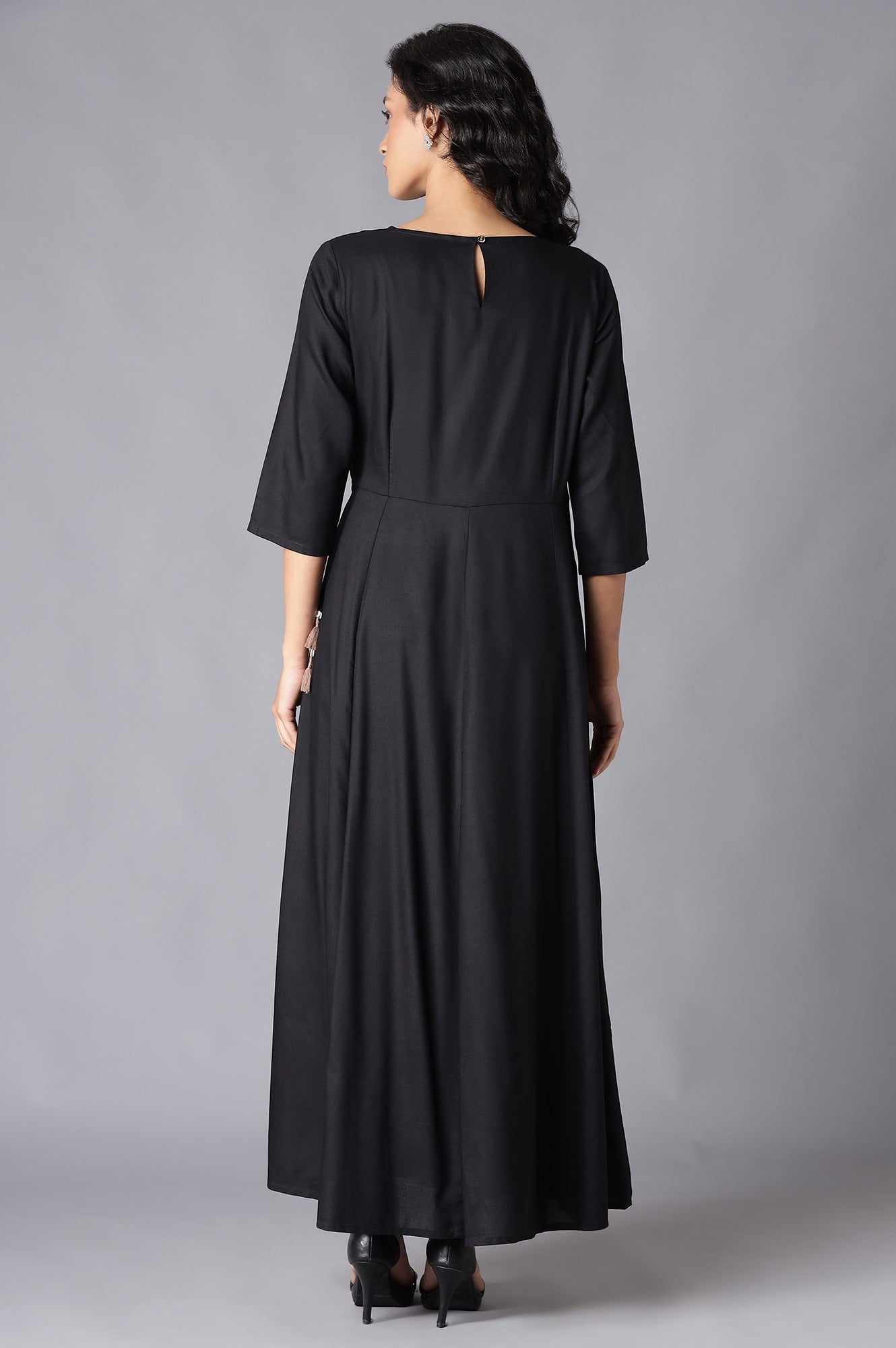 https://cdn.shopify.com/s/files/1/0722/3148/5636/files/22FEW17410-216978_2_e93fec2d-901a-4df8-9d47-18a91ccdd736.jpg?v=1760480768