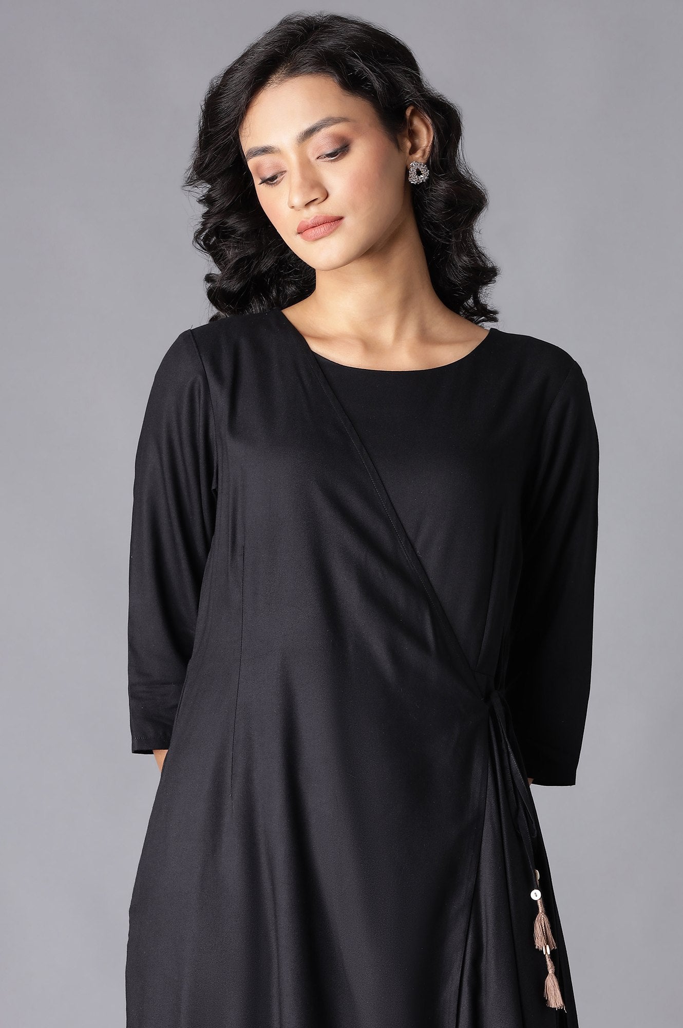 https://cdn.shopify.com/s/files/1/0722/3148/5636/files/22FEW17410-216978_6_87e4b6bb-ed2f-4086-9c3d-d9958e0628e9.jpg?v=1760480768