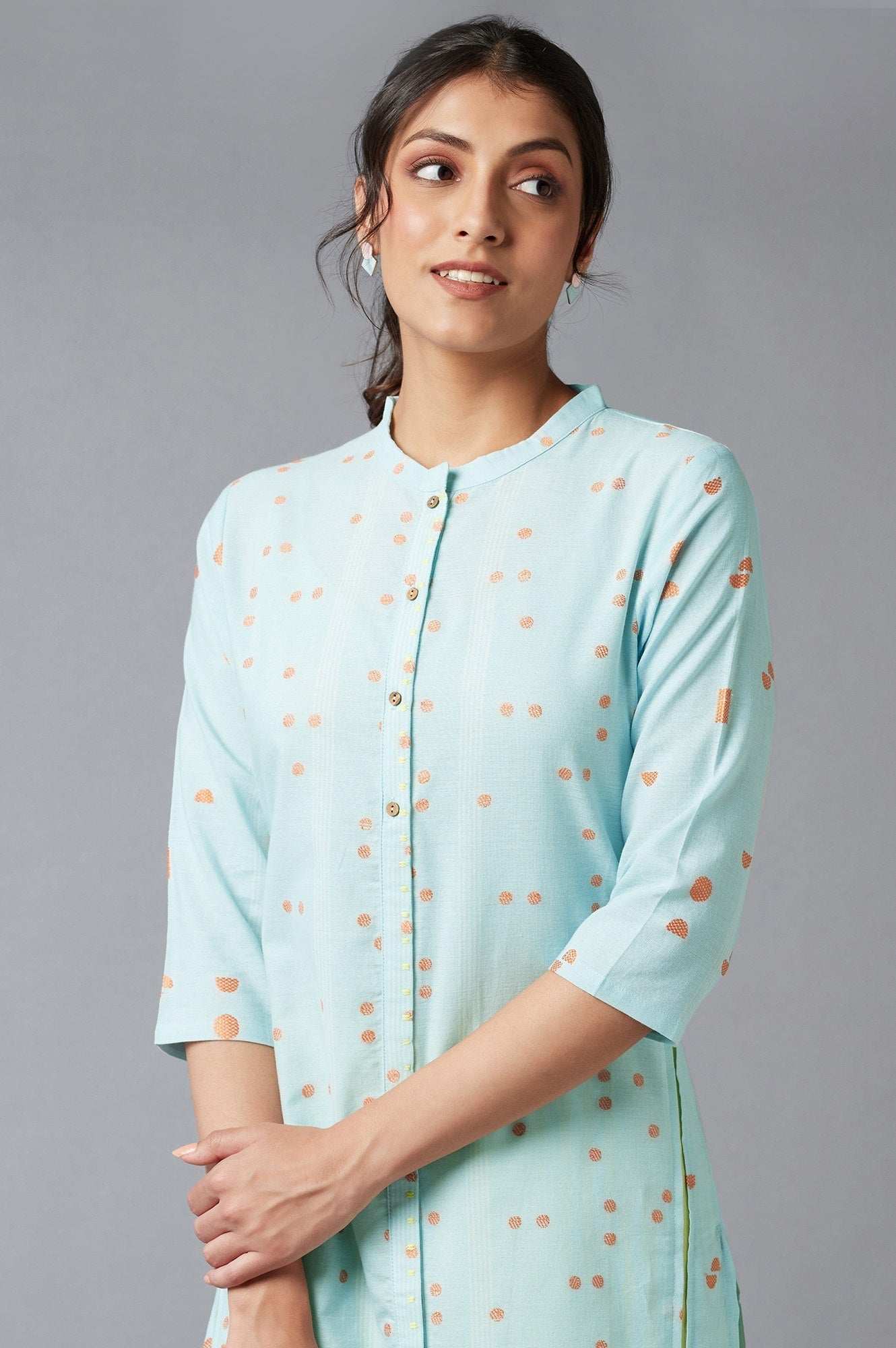 https://cdn.shopify.com/s/files/1/0722/3148/5636/files/22FEW17498-312214_6_5591e85c-e112-49de-aa7f-5b21200136da.jpg?v=1760477200