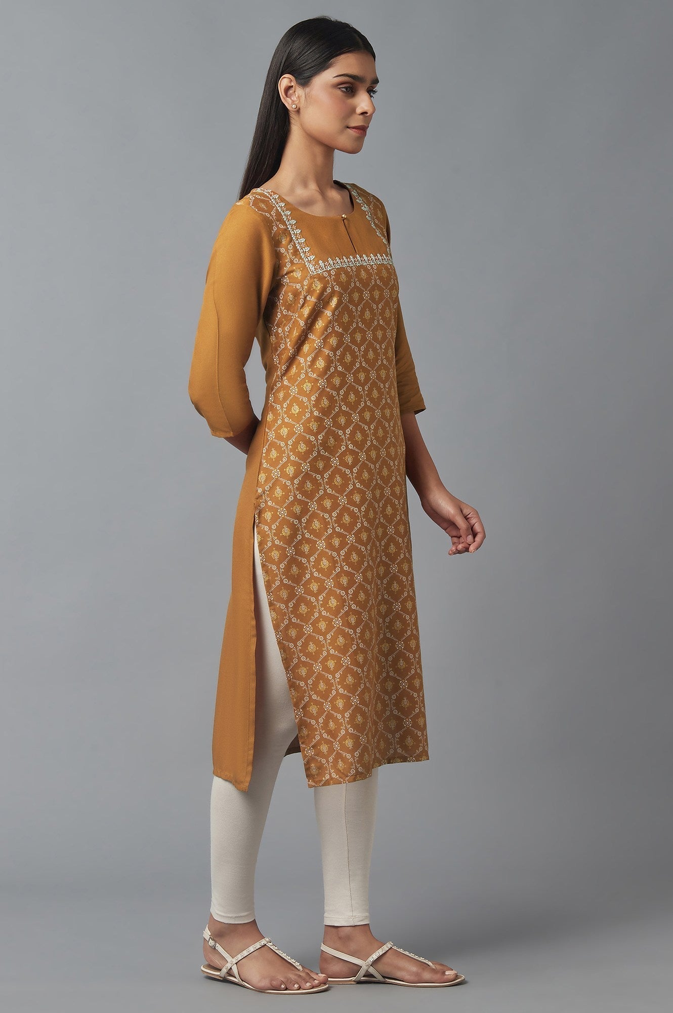 https://cdn.shopify.com/s/files/1/0722/3148/5636/files/22FEW17575-117521_4_e85492df-ca72-46ca-9b17-c09e655f4f85.jpg?v=1760480512