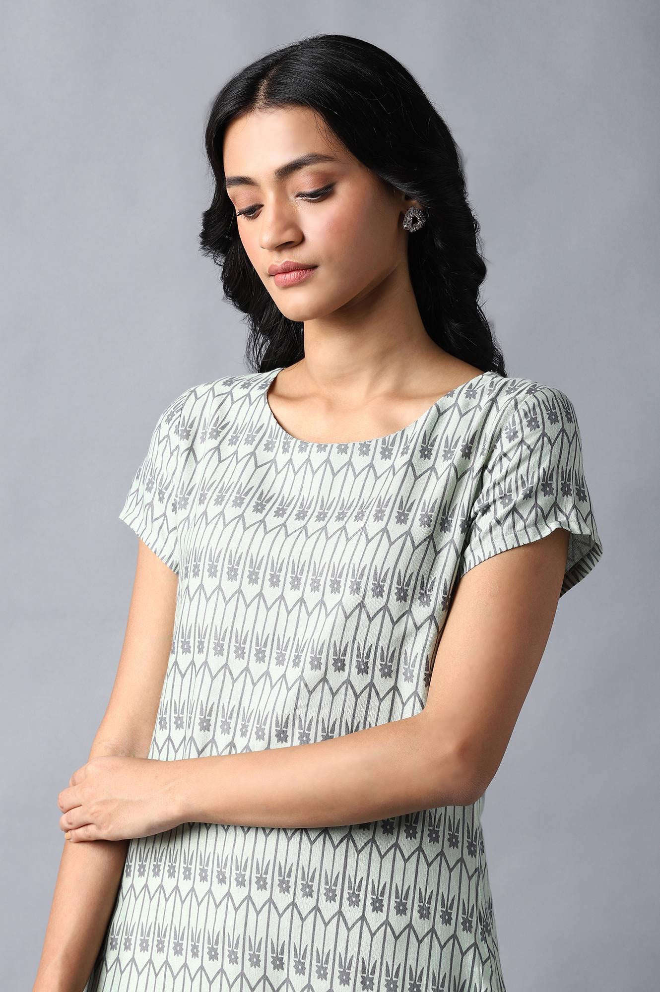 https://cdn.shopify.com/s/files/1/0722/3148/5636/files/22FEW17673-118118_6_acd2f2da-d879-4f4f-9ec2-a94835b1e456.jpg?v=1760478477