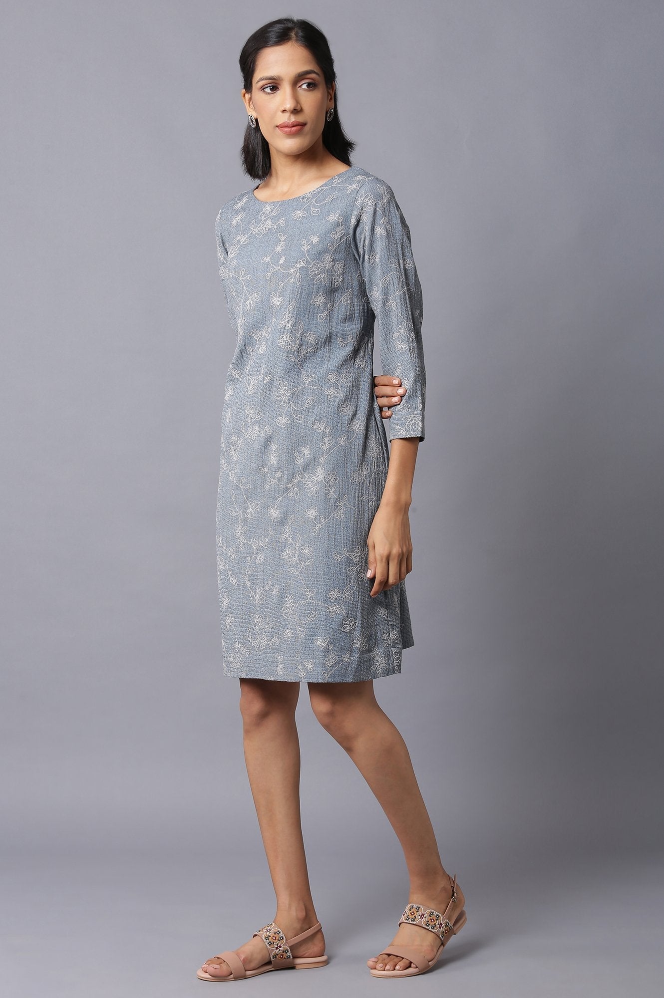 https://cdn.shopify.com/s/files/1/0722/3148/5636/files/22FEW17930-830077_3_fee81a99-619e-4339-9138-9e8a07aa7f99.jpg?v=1760482223