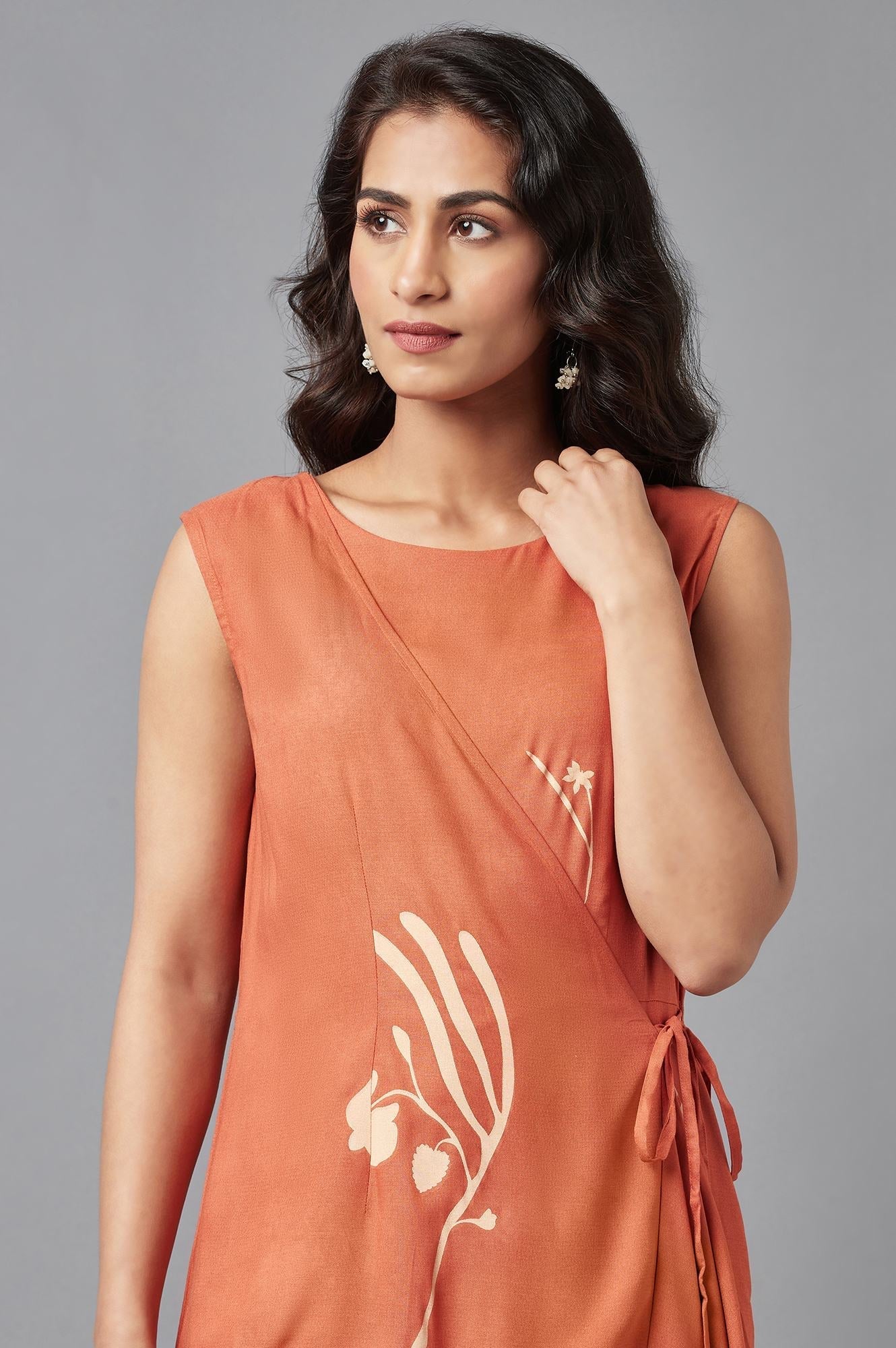 https://cdn.shopify.com/s/files/1/0722/3148/5636/files/22FEW18143-119140_6_e48c7f3e-3340-414e-929e-2fb5cbabe5a5.jpg?v=1760479432