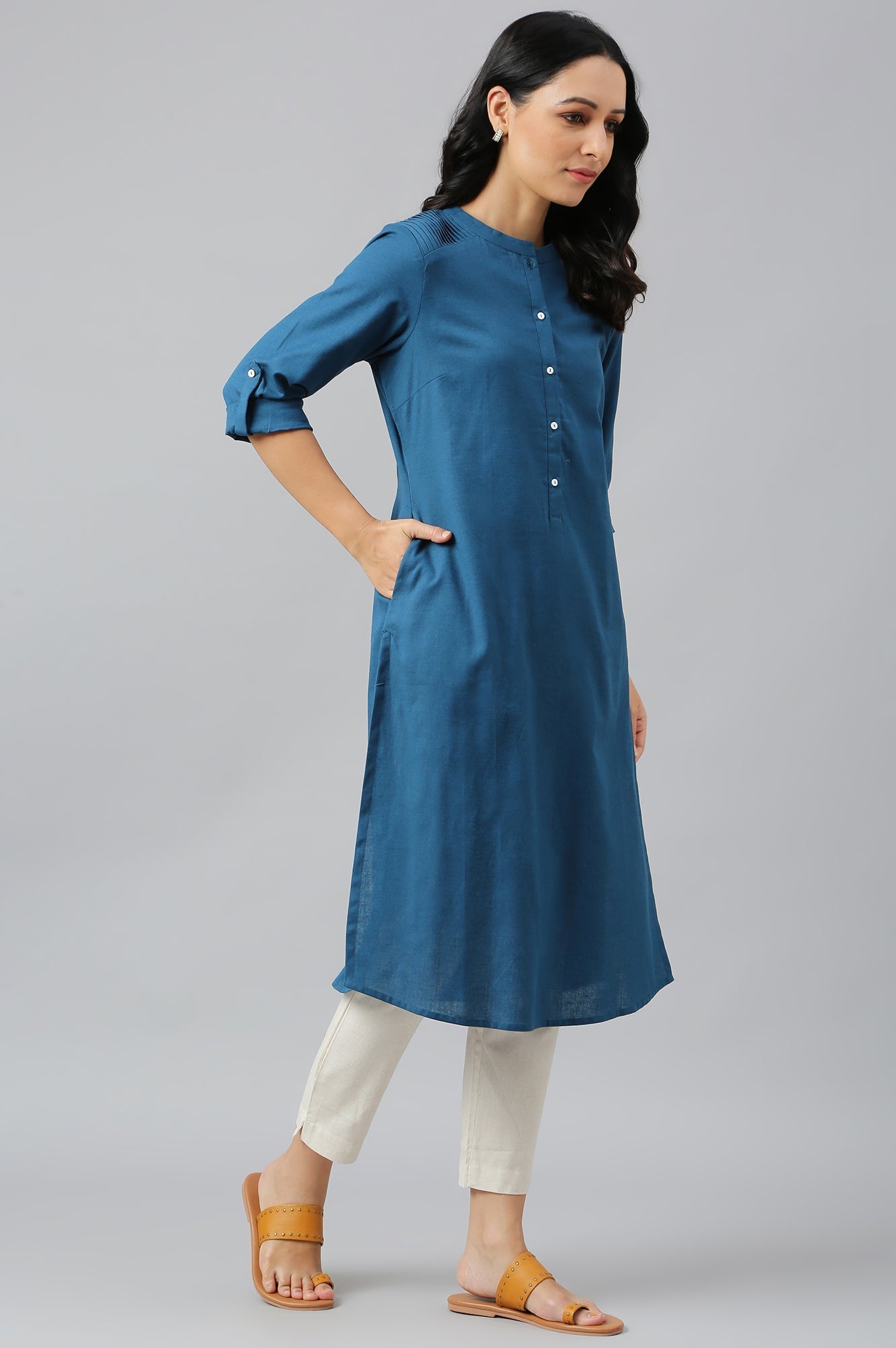 https://cdn.shopify.com/s/files/1/0722/3148/5636/files/22FEW18810-213746_6_dbbea5a5-2a21-46dd-80d9-fd3c68def63d.jpg?v=1760608625
