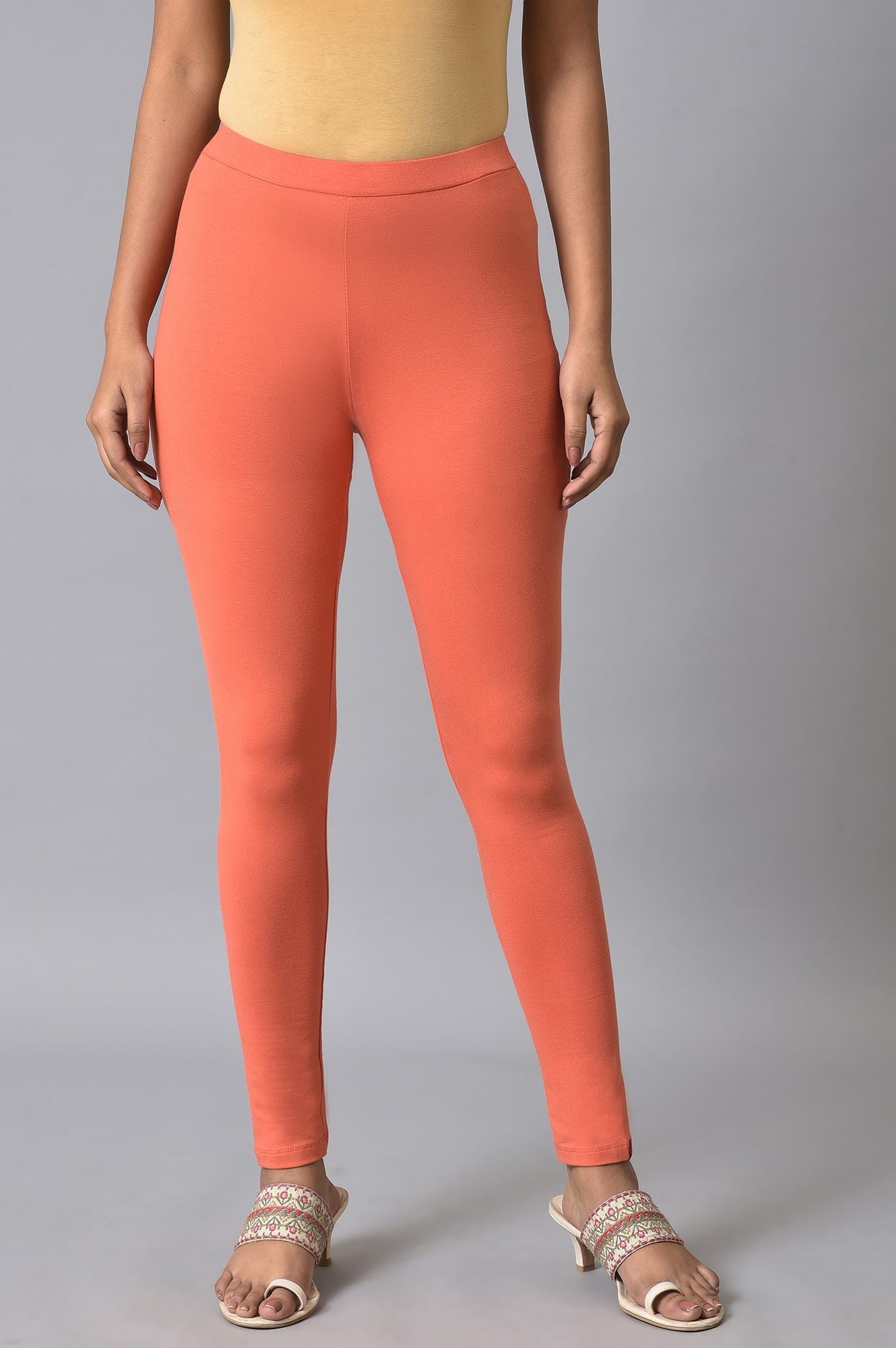 https://cdn.shopify.com/s/files/1/0722/3148/5636/files/22FEW60105-215915_1_2a7f4ceb-5464-4359-b2fb-60948e1eb164.jpg?v=1760603663