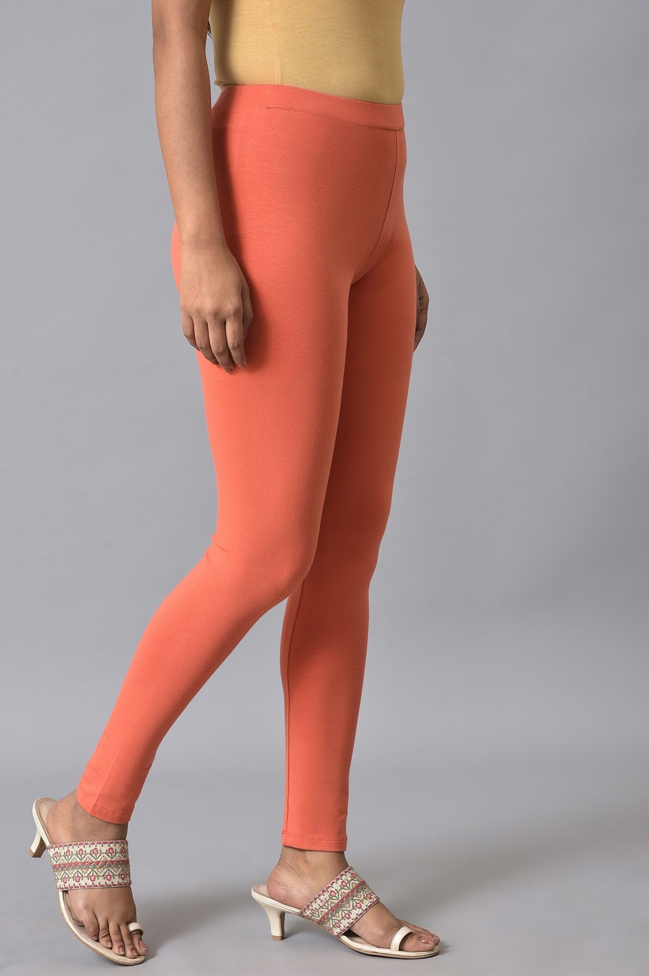 https://cdn.shopify.com/s/files/1/0722/3148/5636/files/22FEW60105-215915_4_c6c0b8be-cfb7-4d93-a1fc-d0b82084b622.jpg?v=1760603664