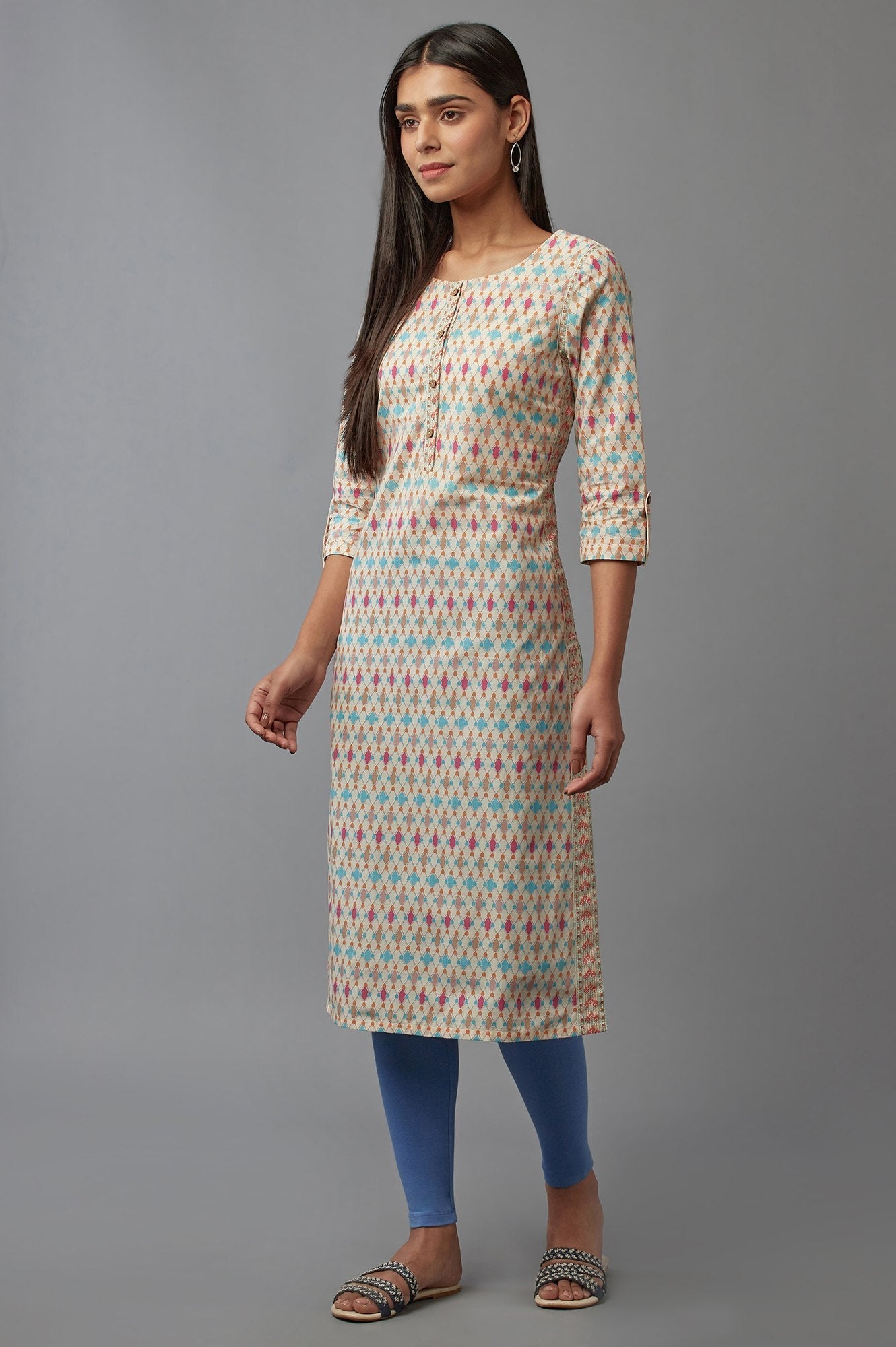 https://cdn.shopify.com/s/files/1/0722/3148/5636/files/22FEW60105-217074_5_4015bc7e-9a82-47fa-8f34-2b4f7a28cea5.jpg?v=1760480085