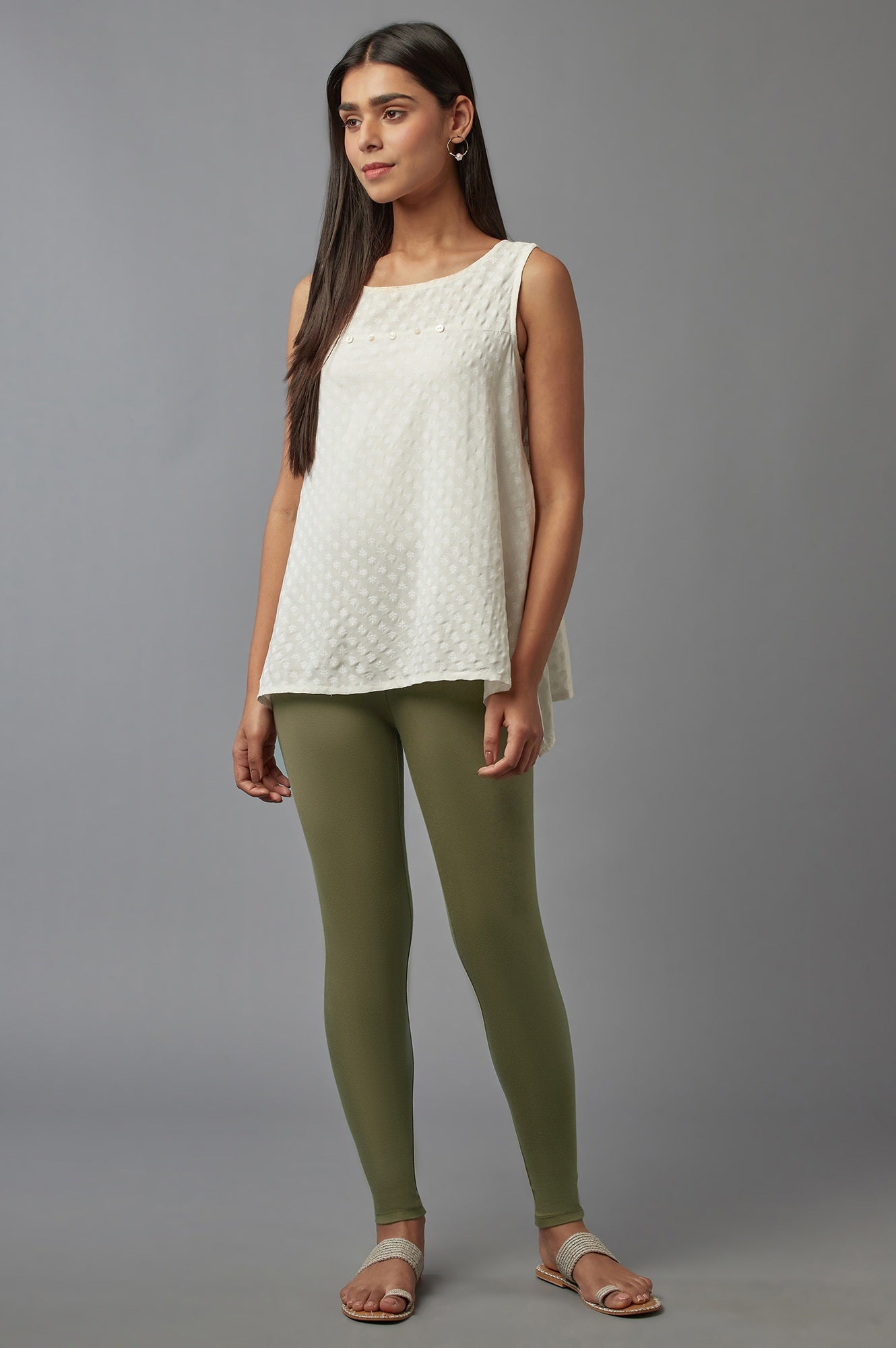 https://cdn.shopify.com/s/files/1/0722/3148/5636/files/22FEW60105-217075_5_8b2147d7-4c4d-4f99-aa62-3df7898eef18.jpg?v=1760458384
