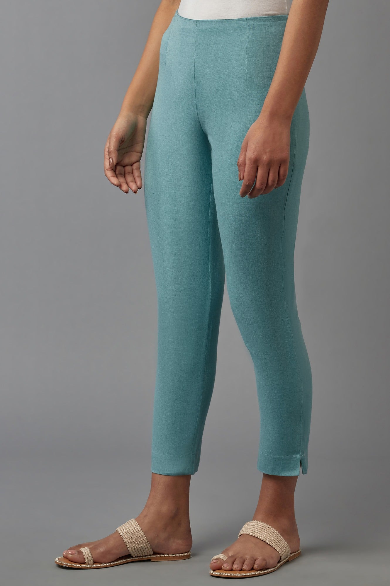 https://cdn.shopify.com/s/files/1/0722/3148/5636/files/22FEW60151-216896_3_0d2e0a19-a6da-4fb9-a13d-705f9dfc7842.jpg?v=1760481265