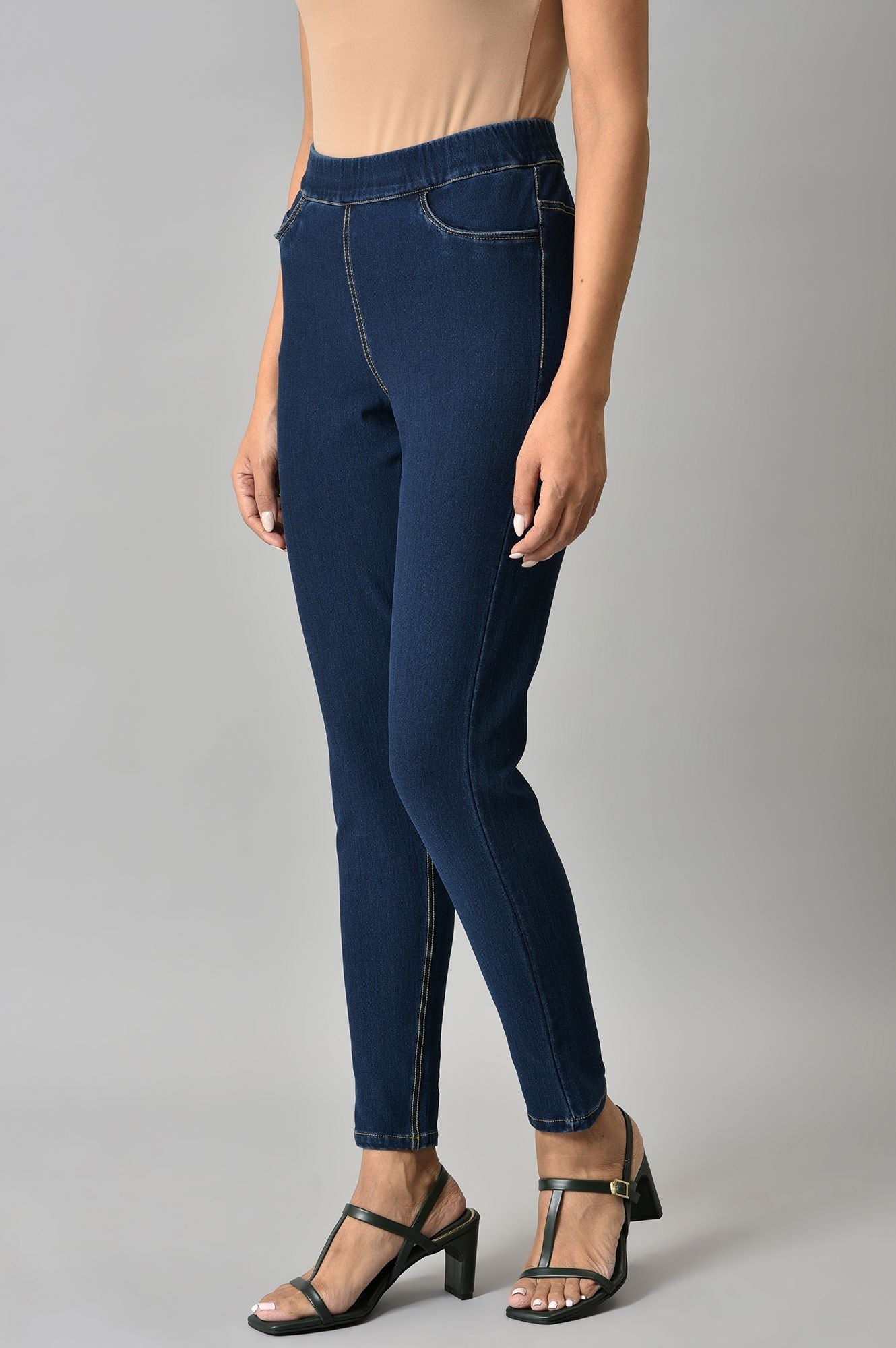 https://cdn.shopify.com/s/files/1/0722/3148/5636/files/22FEW60472-211270W_3_39fe6510-e0d3-434f-944c-5be8a7c2a364.jpg?v=1760478432