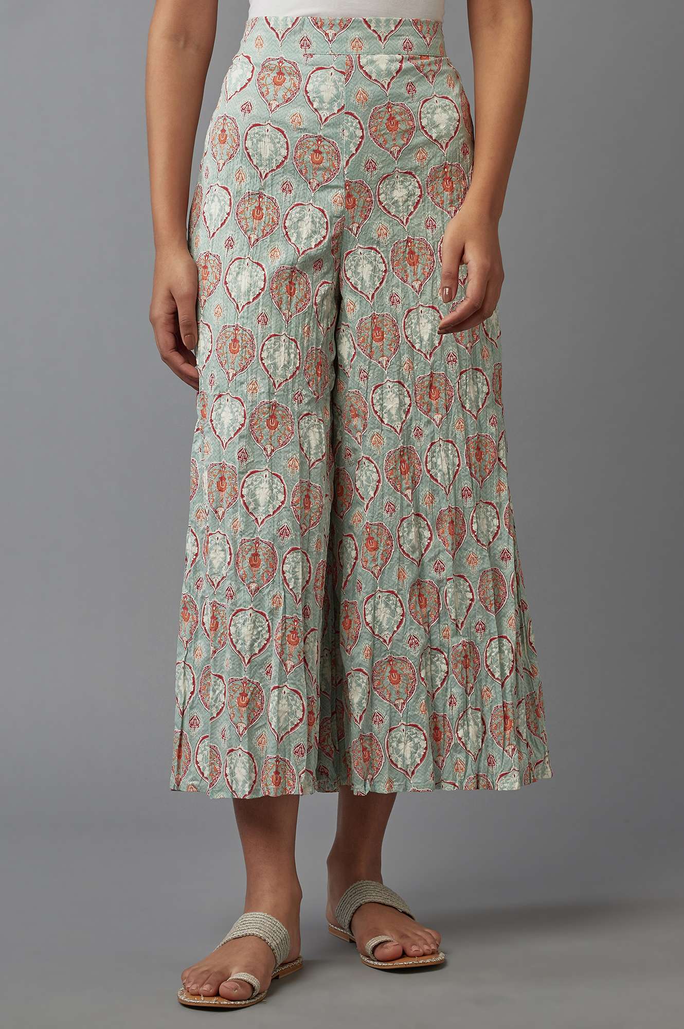 https://cdn.shopify.com/s/files/1/0722/3148/5636/files/22FEW61398-116569_1_1d648074-e2cf-40e8-9939-a4fb7281e750.jpg?v=1760481334