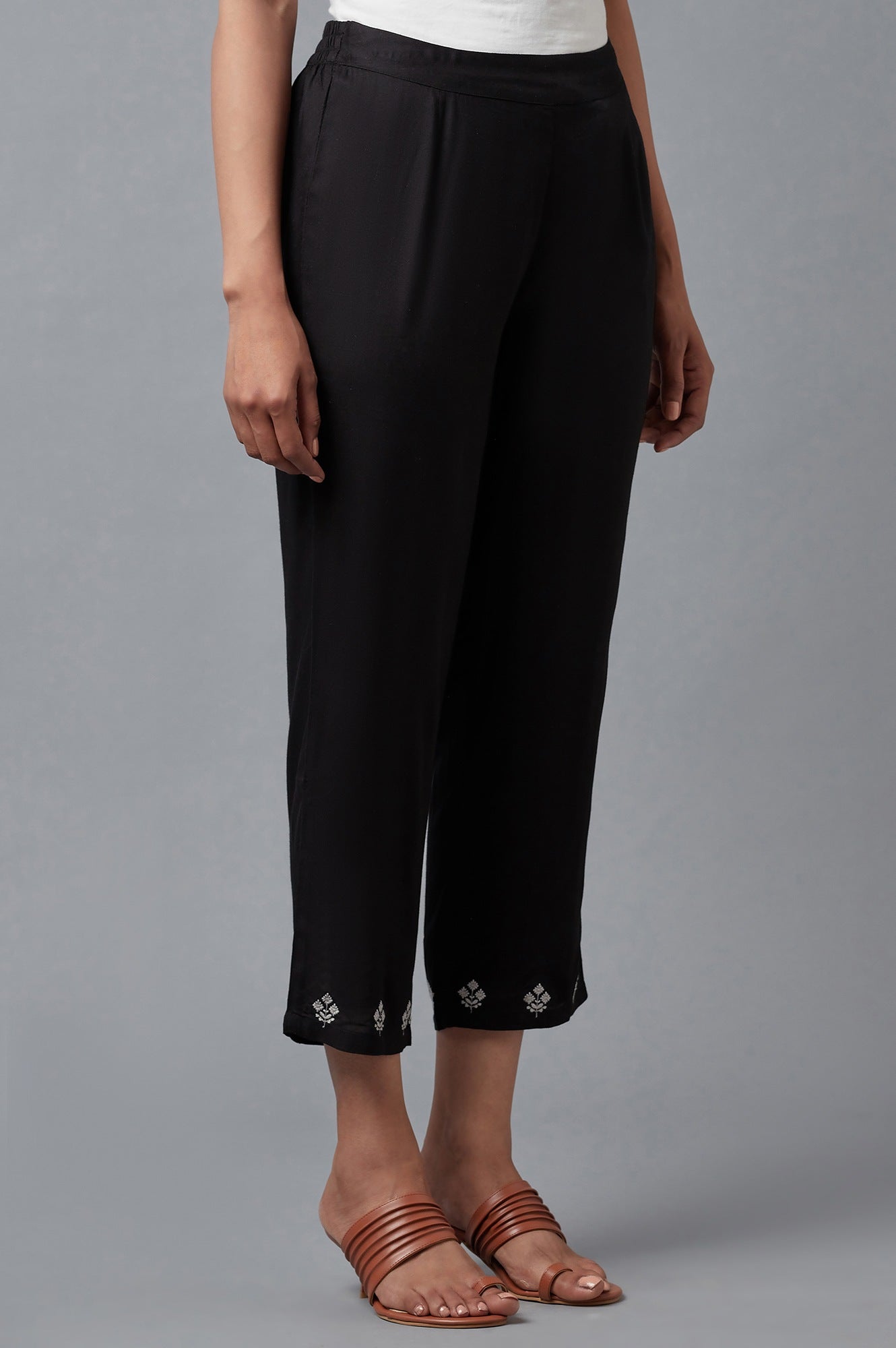 https://cdn.shopify.com/s/files/1/0722/3148/5636/files/22FEW61864-217107_4_08f3cc32-02e8-4f7c-a77c-d3d2c11e57cf.jpg?v=1760480992