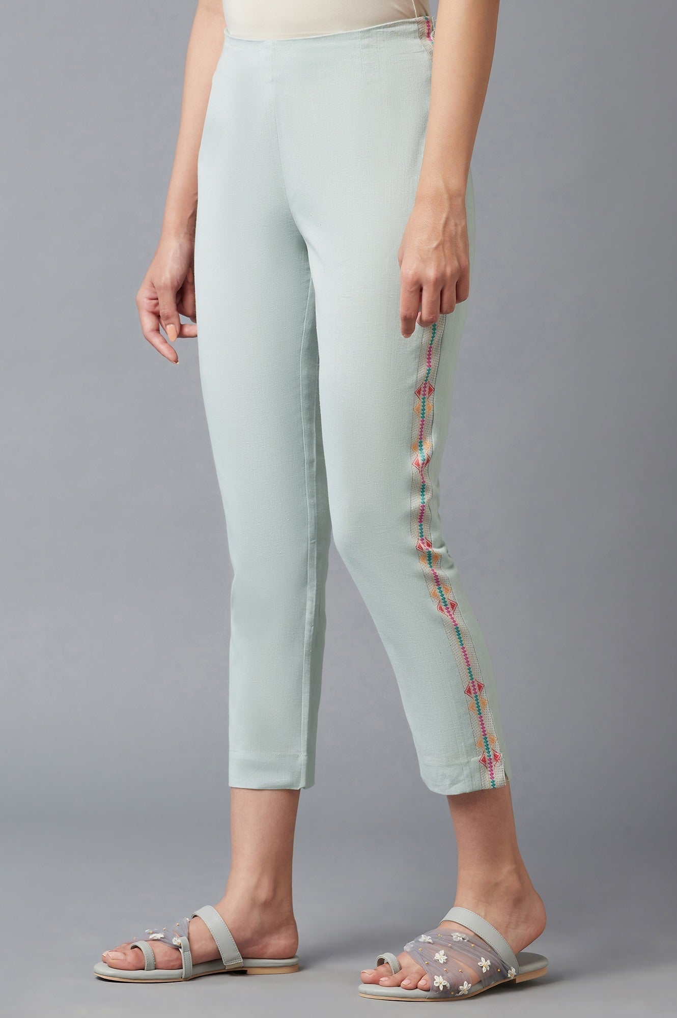 https://cdn.shopify.com/s/files/1/0722/3148/5636/files/22FEW61878-215905_3_f4b295b2-4b03-46ba-84a4-128b6afed3ff.jpg?v=1760480060