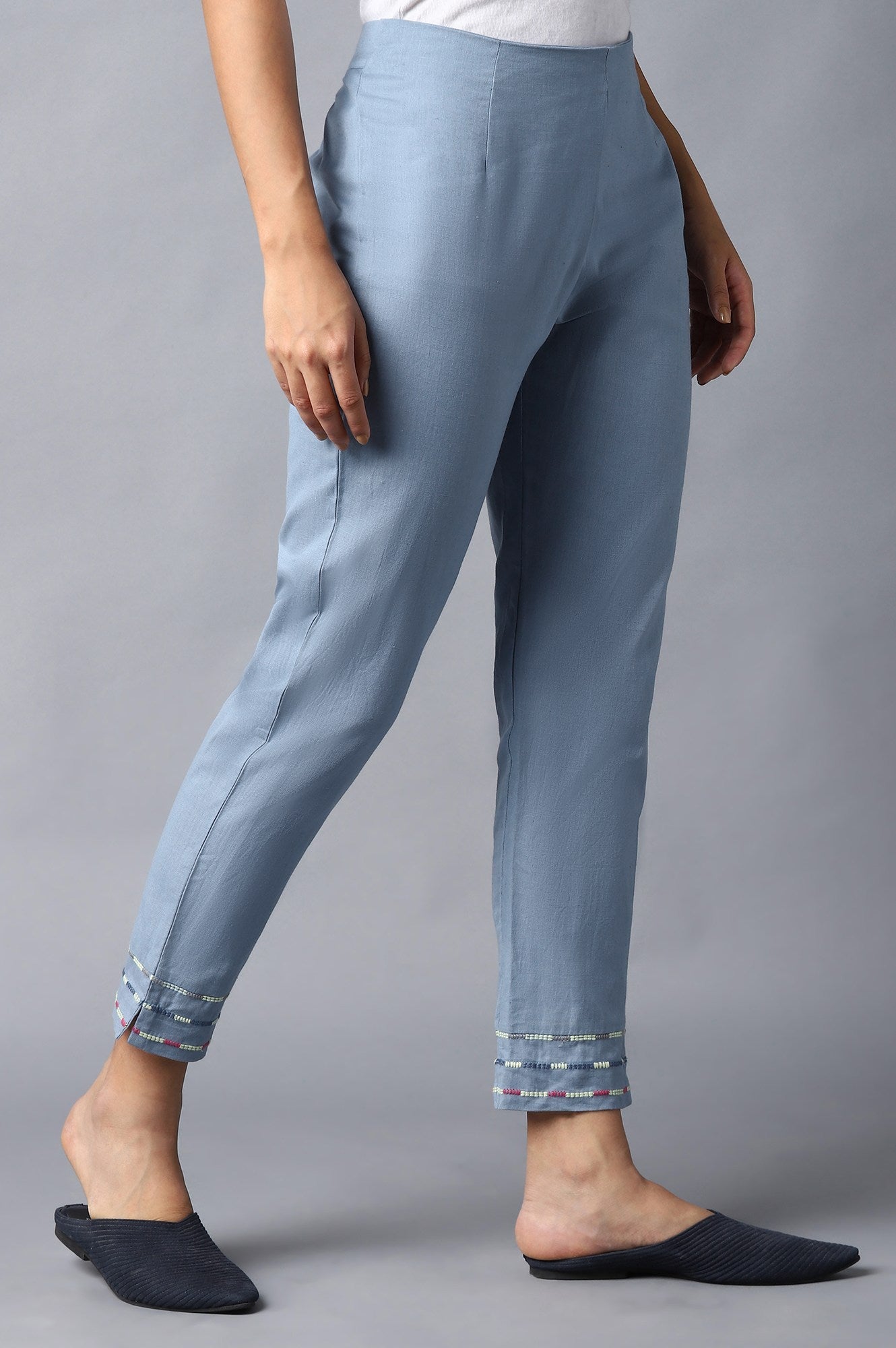 https://cdn.shopify.com/s/files/1/0722/3148/5636/files/22FEW61880-217157_4_7d56b0e0-e038-4bd2-80e5-75f7769f4c34.jpg?v=1760480093