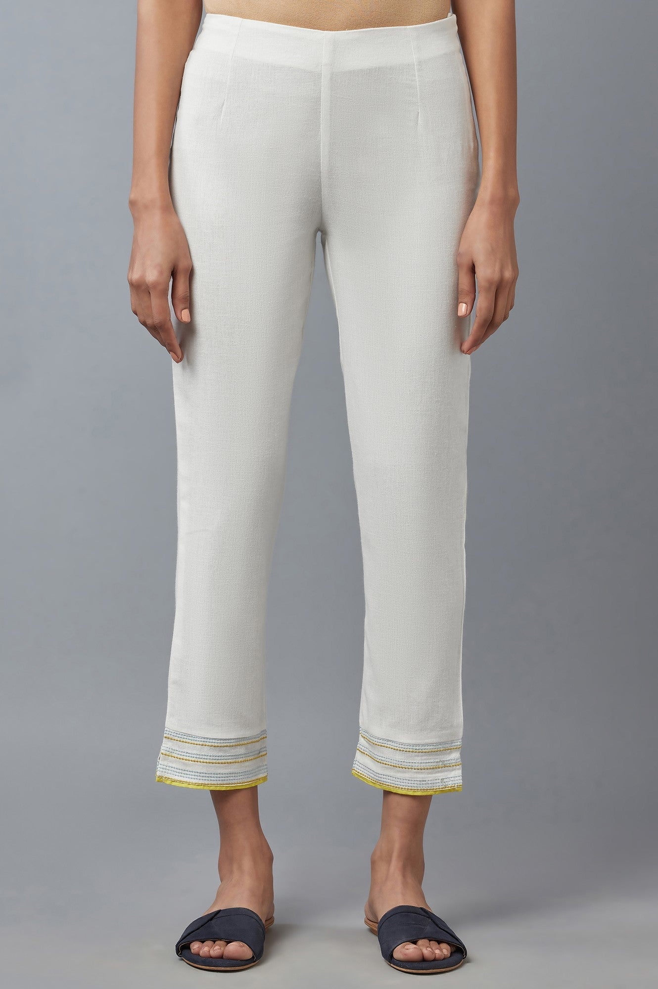 https://cdn.shopify.com/s/files/1/0722/3148/5636/files/22FEW61881-217156_1_e8ef2c49-20a6-47fe-9c2a-45f22db7ac2a.jpg?v=1760482003