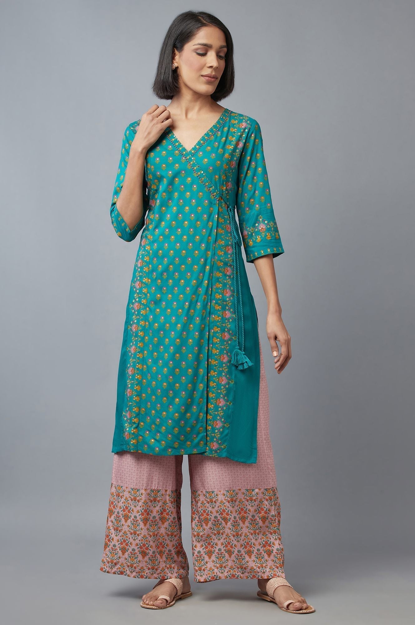 https://cdn.shopify.com/s/files/1/0722/3148/5636/files/22FEW61917-118488_5_7c8c9c8f-c7a0-4a2b-ad05-504bd5e85071.jpg?v=1760477338