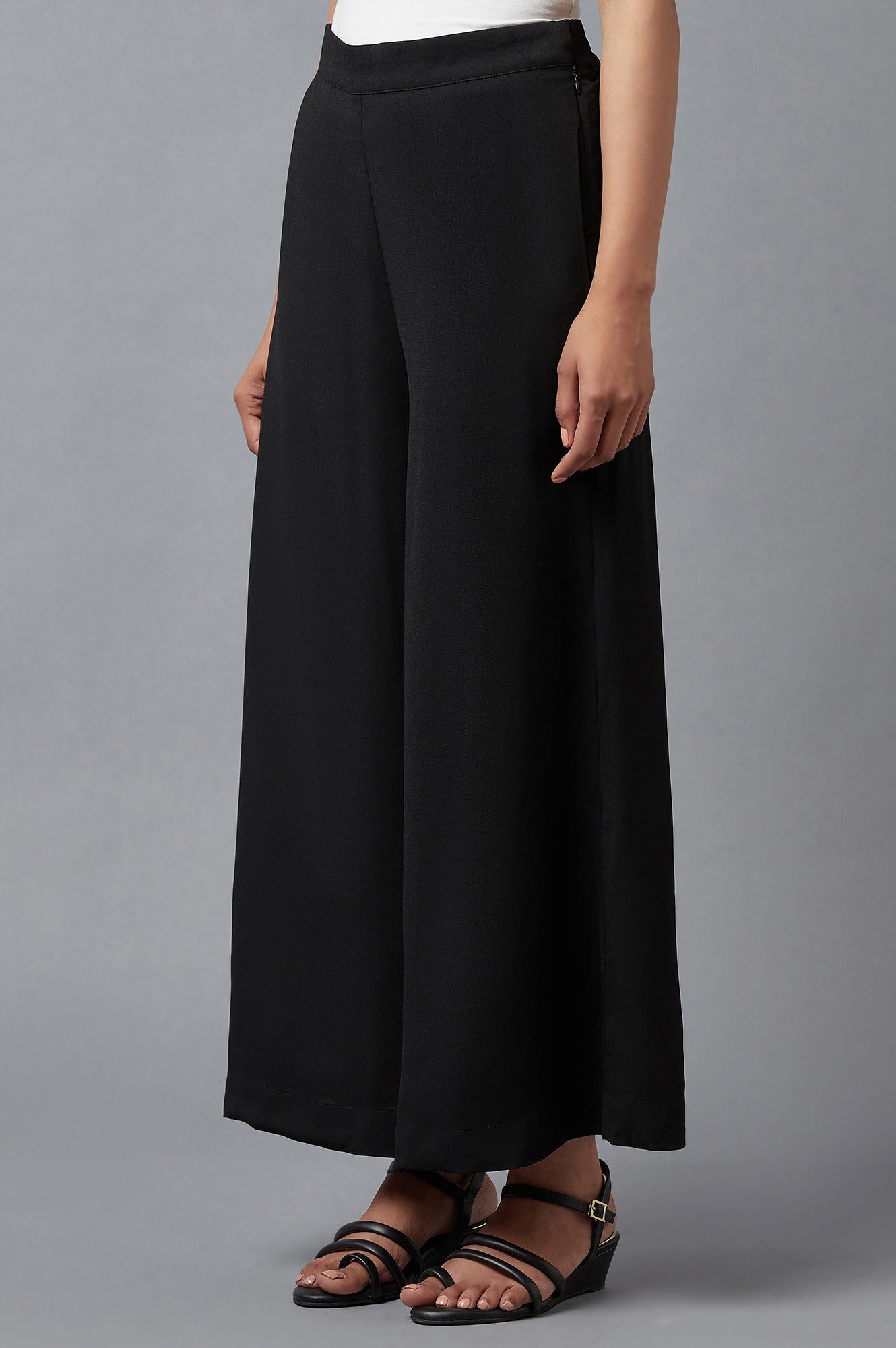 https://cdn.shopify.com/s/files/1/0722/3148/5636/files/22FEW62017-217220_3_daf38d1e-32b8-4d7b-8bc0-1f0921024bb5.jpg?v=1760480103