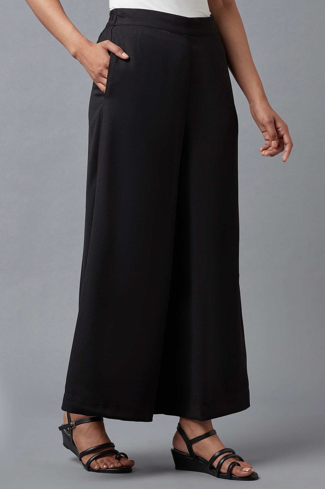 https://cdn.shopify.com/s/files/1/0722/3148/5636/files/22FEW62017-217220_4_8f9e0fb2-4380-4263-b2b0-e4551da1bd4b.jpg?v=1760480103