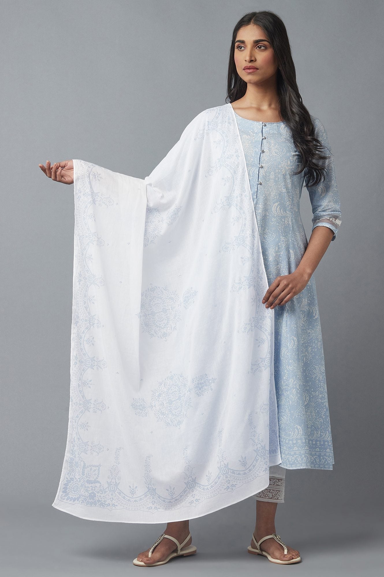 https://cdn.shopify.com/s/files/1/0722/3148/5636/files/22FEW81368-118108_1.jpg?v=1772277722