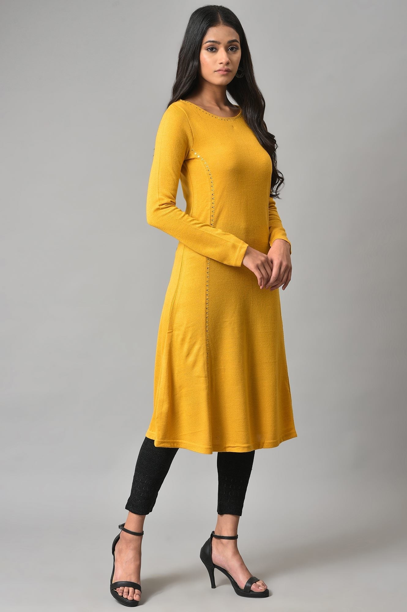 https://cdn.shopify.com/s/files/1/0722/3148/5636/files/22NOW18369-215921_4.jpg?v=1760465687