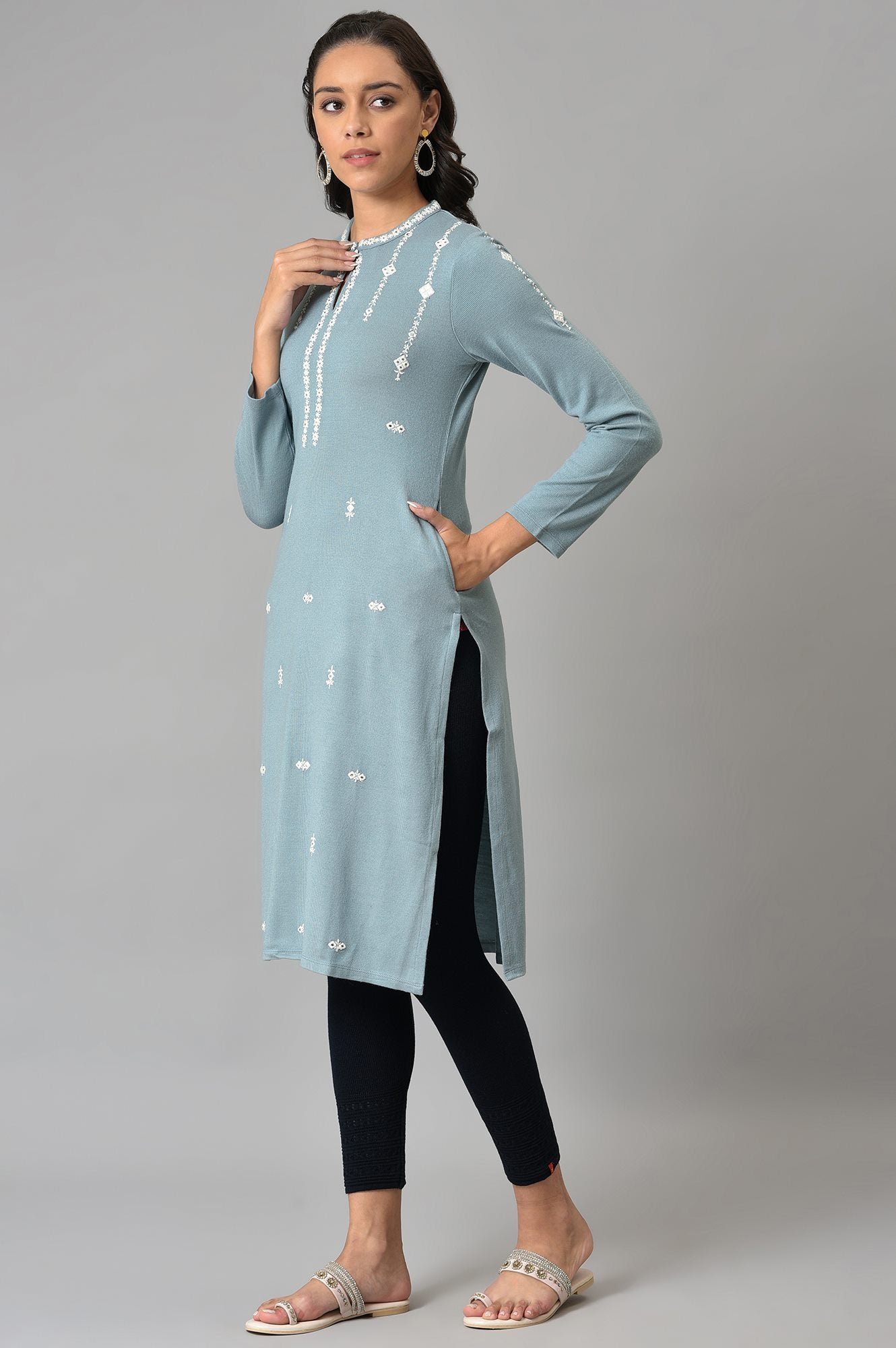 https://cdn.shopify.com/s/files/1/0722/3148/5636/files/22NOW18492-215939_3_60aa3e84-494c-4904-8005-e7e4db6623d6.jpg?v=1760481074